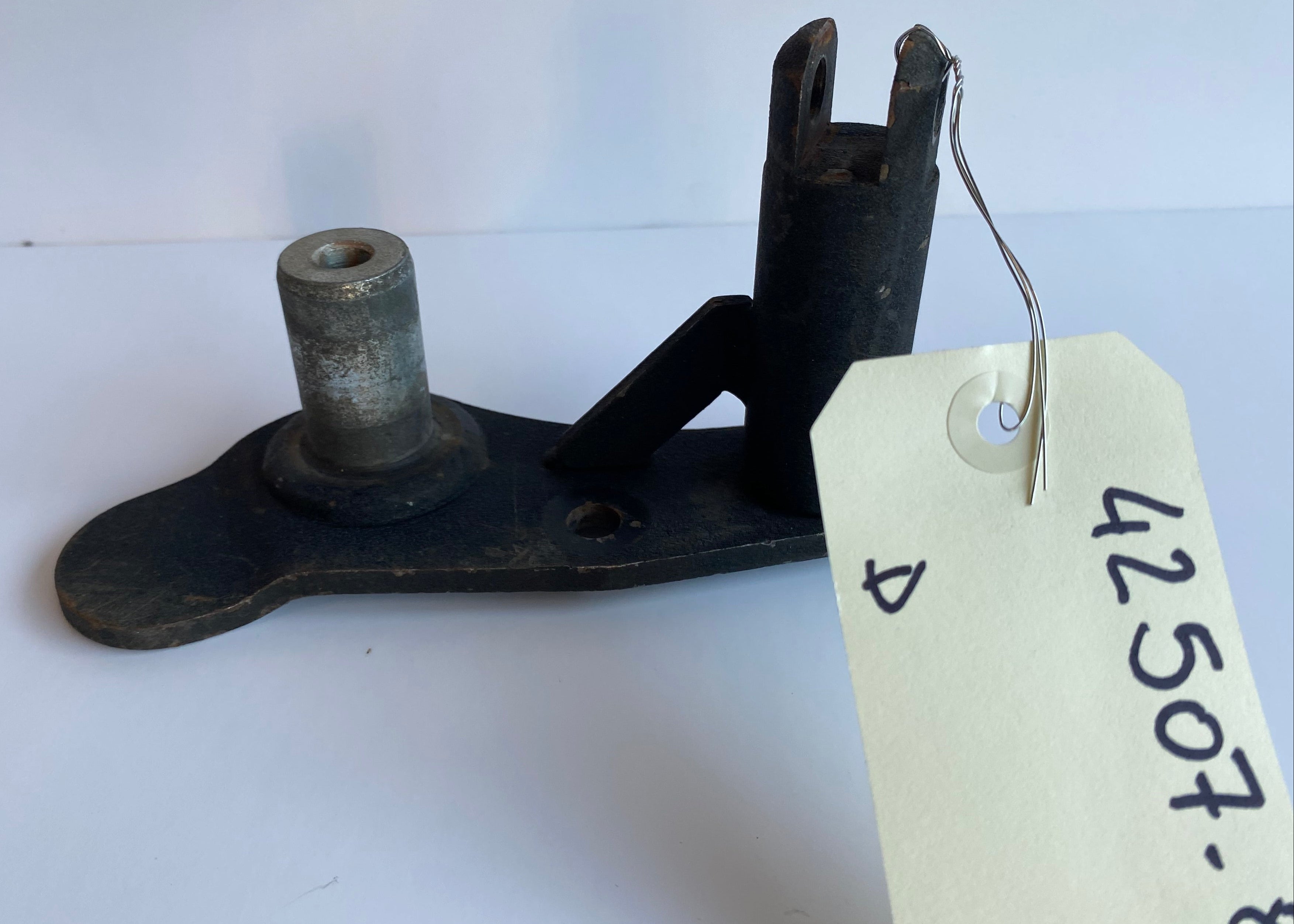 Support commandes avancées pilote droit noir Softail Harley Davidson REF OEM 42507-89A