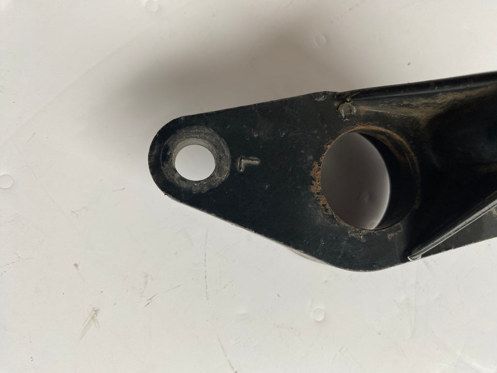 Support moteur arrière gauche Touring Harley Davidson REF OEM 50585-87