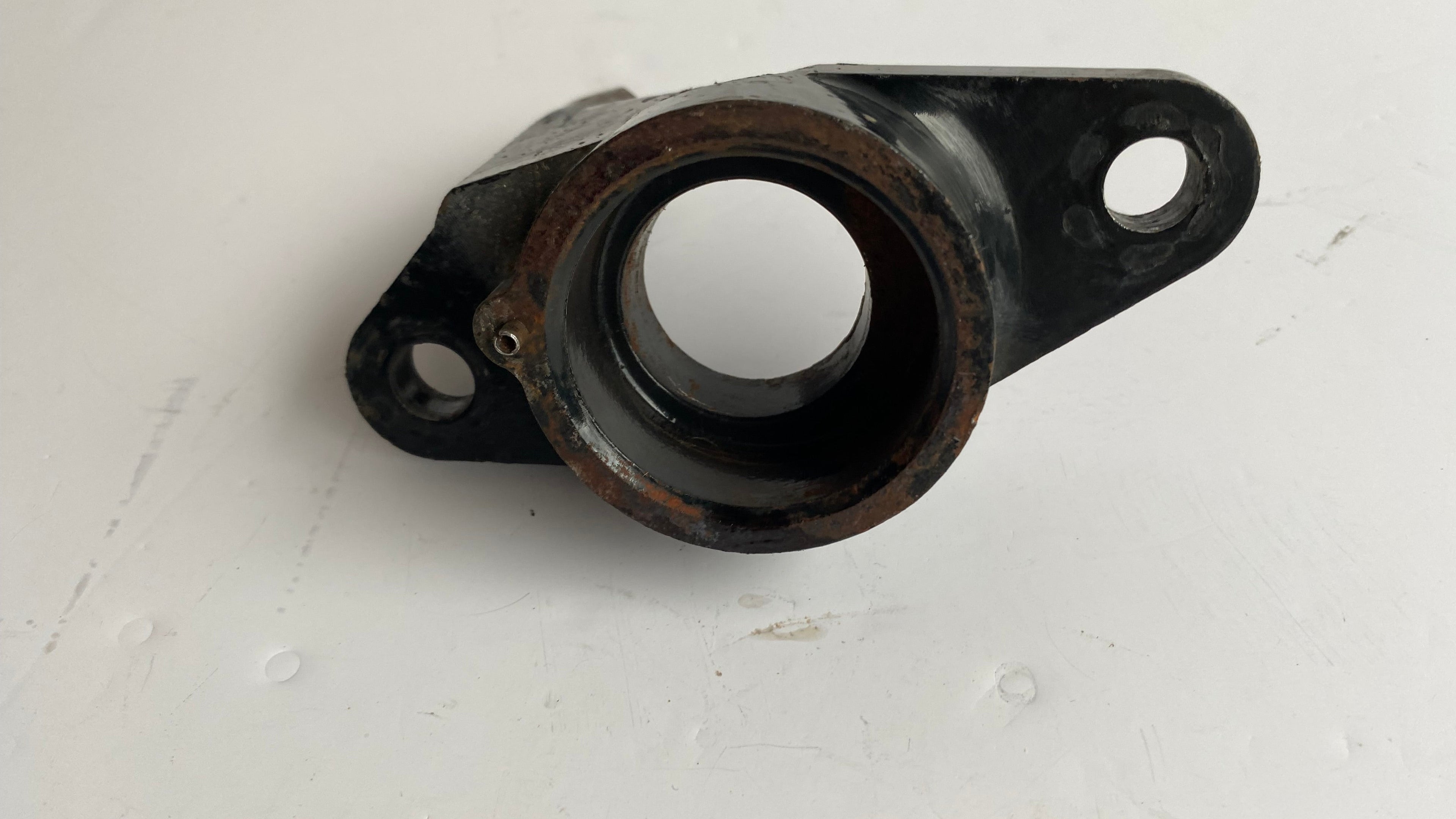 Support moteur arrière gauche Touring Harley Davidson REF OEM 50585-87