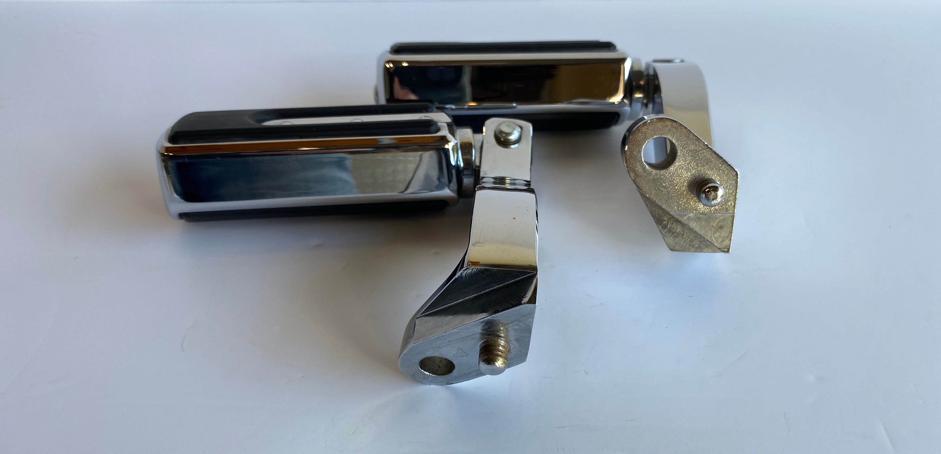 Harley Davidson Ironside Touring CVO Passenger Footpeg Support Set REF 50834-07