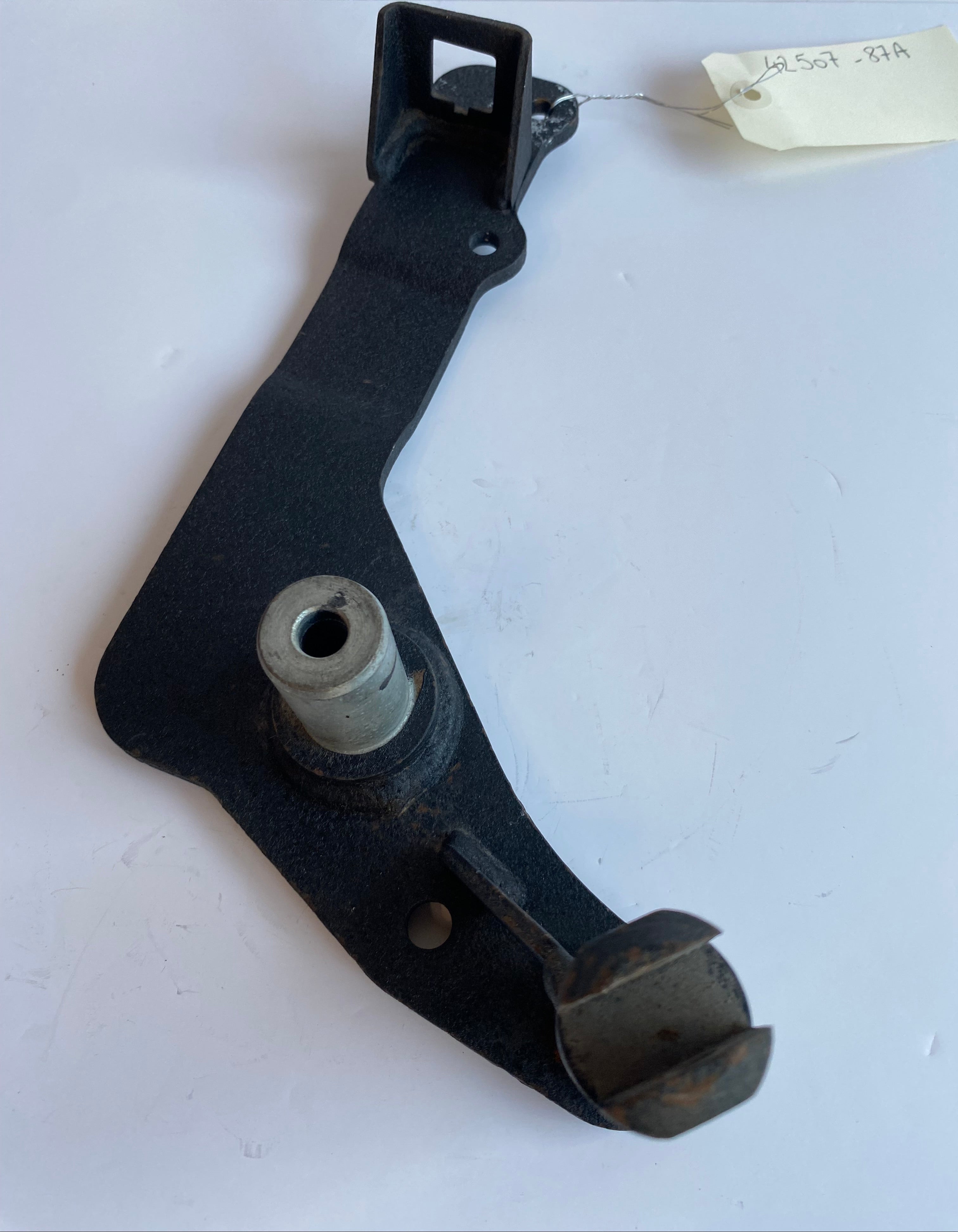 Support commandes avancées pilote droit noir Softail Harley Davidson REF OEM 42507-87A