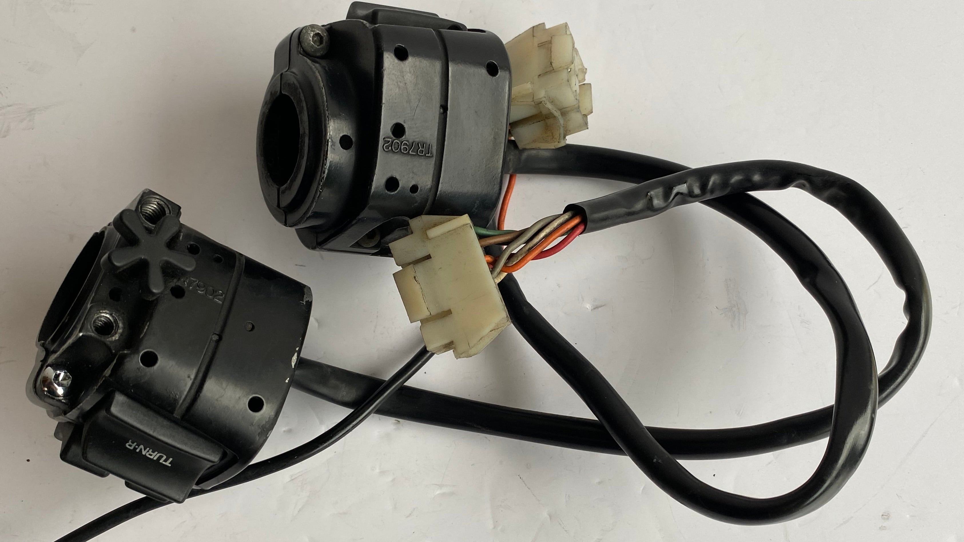 Jeu de commodos complet Harley Davidson REF OEM 70218-87A & 70219-87