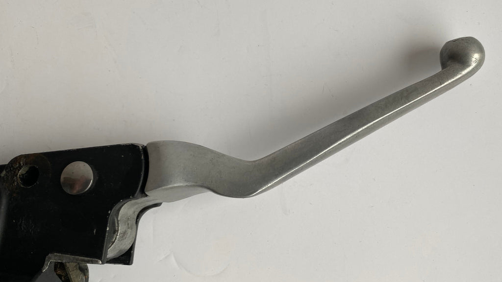 Jeu de manettes embrayage et  maitre cylindre frein Harley Davidson REF 38608-82B & 45013-85C