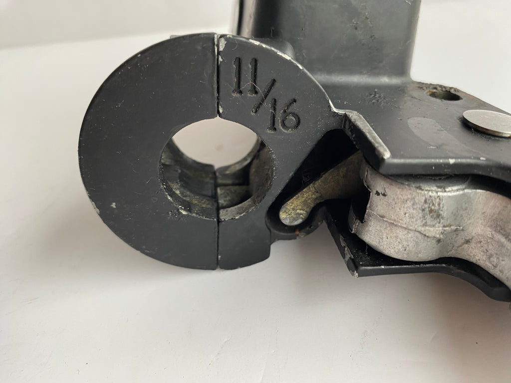 Jeu de manettes embrayage et  maitre cylindre frein Harley Davidson REF 38608-82B & 45013-85C