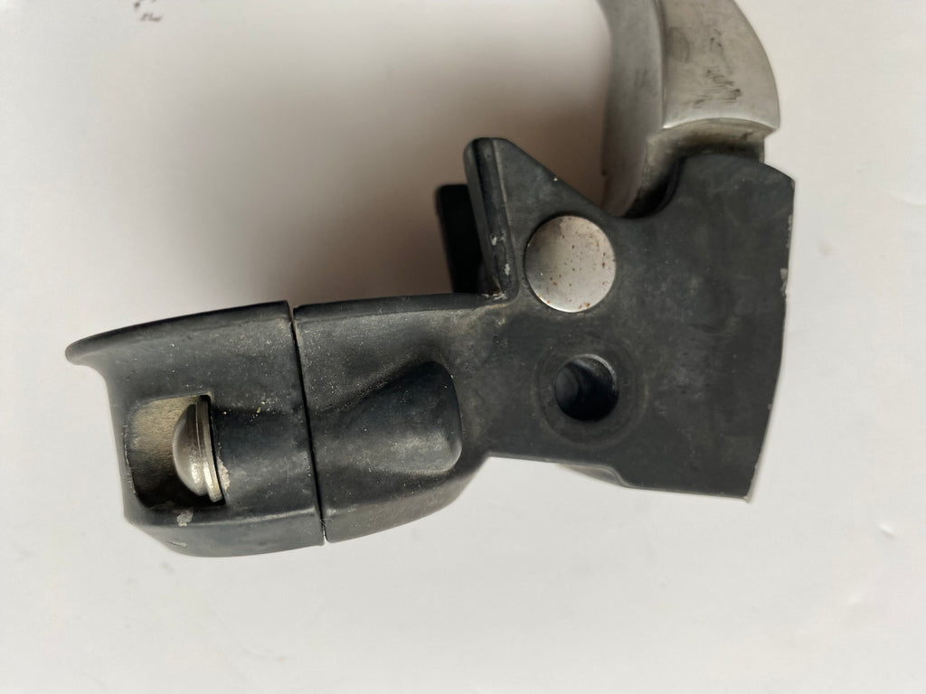 Jeu de manettes embrayage et  maitre cylindre frein Harley Davidson REF 38608-82B & 45013-85C