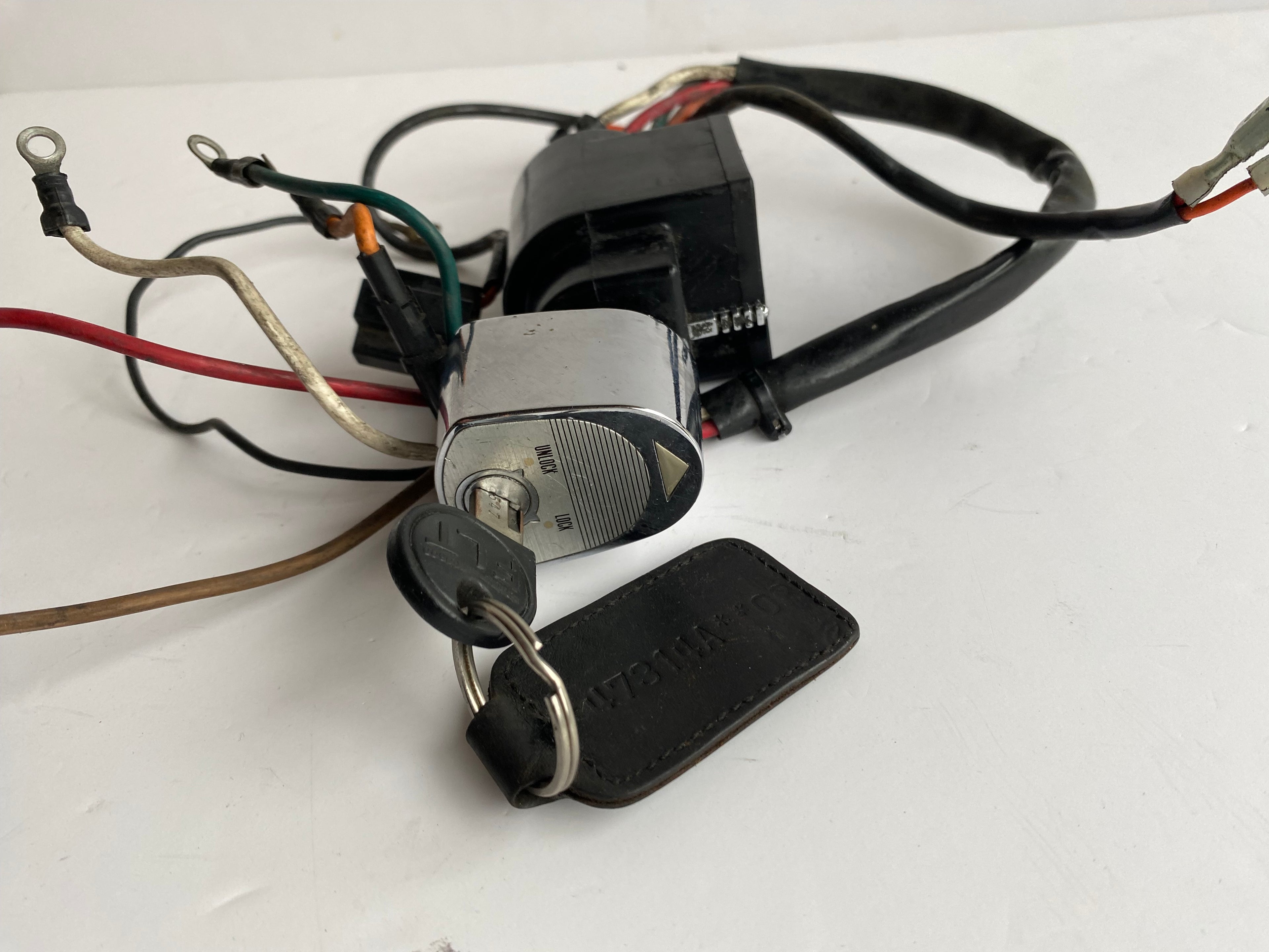 Contacteur à clé complet Touring Harley Davidson REF OEM 71549-82A
