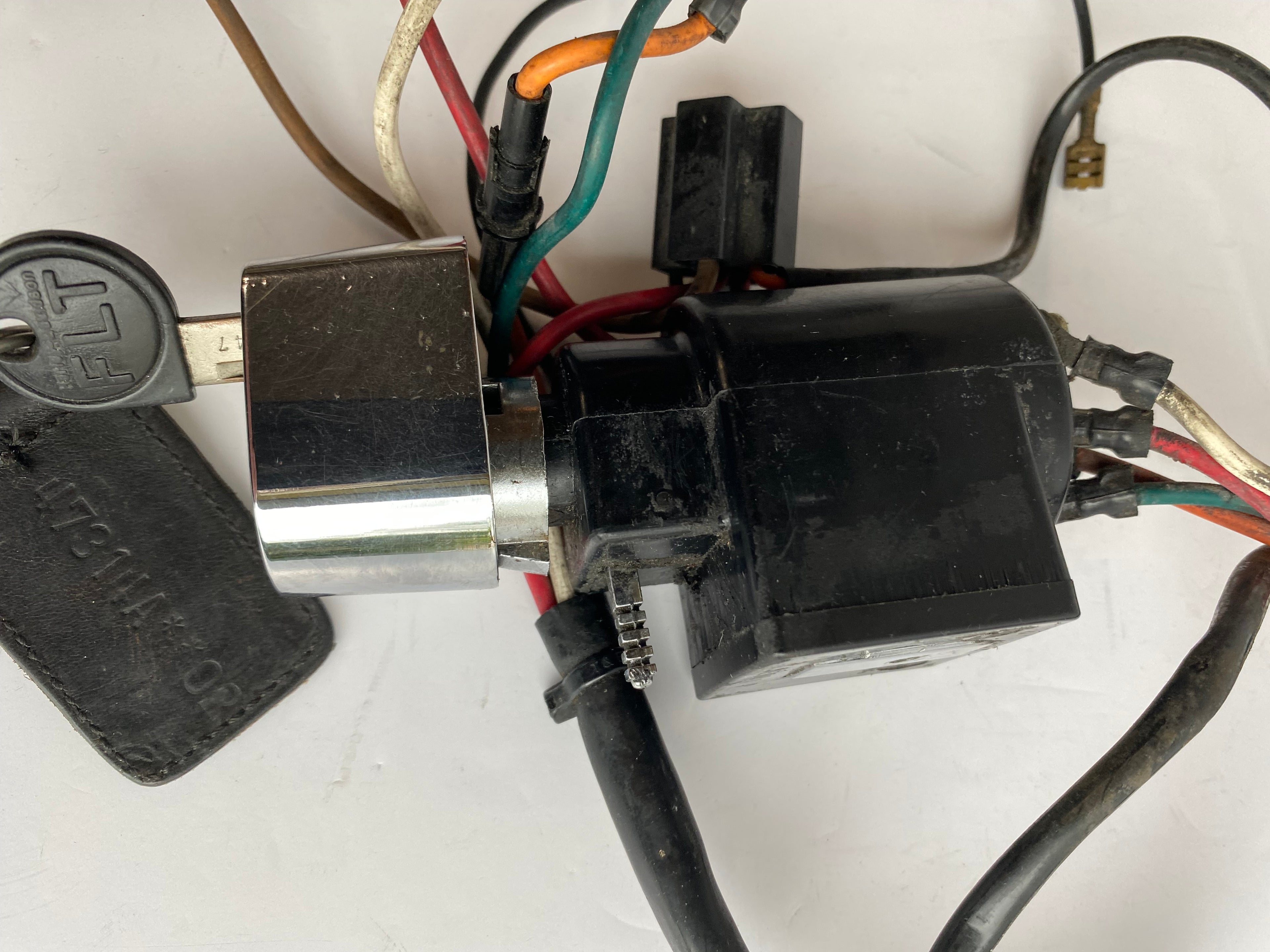 Contacteur à clé complet Touring Harley Davidson REF OEM 71549-82A