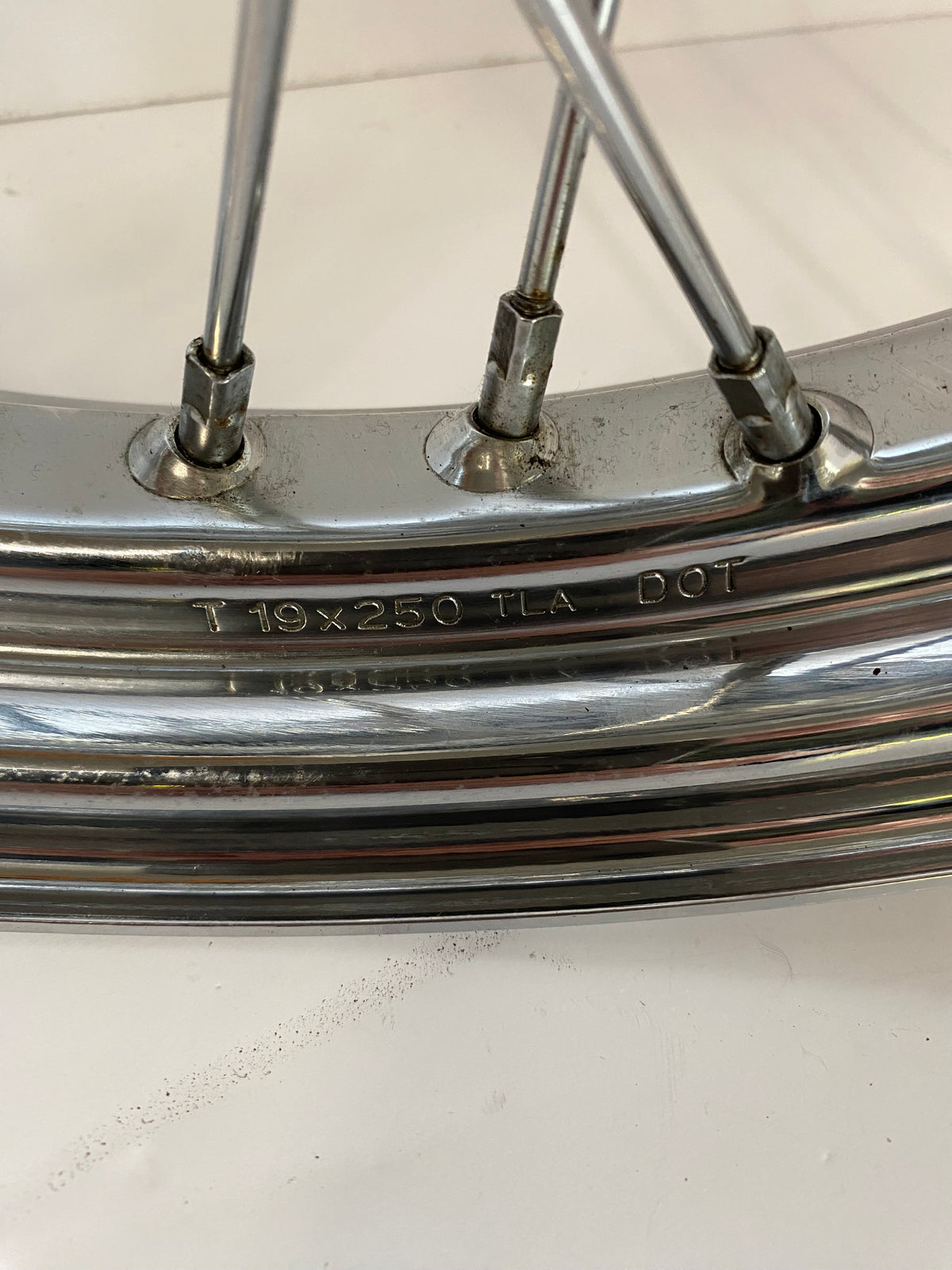 Roue à rayons avant chromée 19" x 2.50" dual brake Sportster Harley Davidson REF OEM 43547-05B