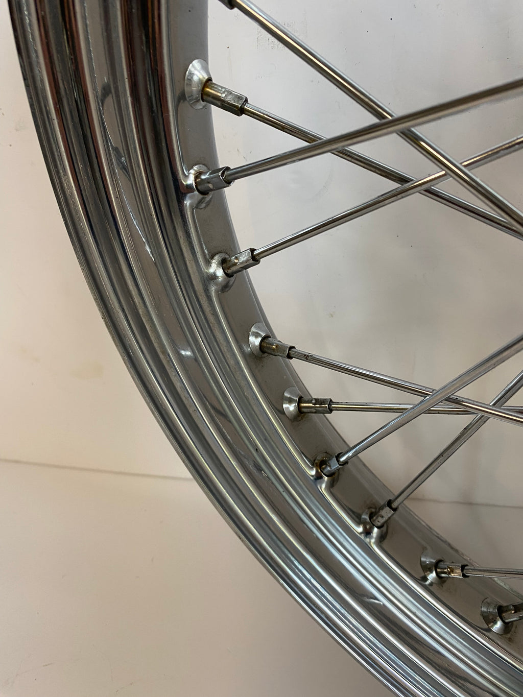 Roue à rayons avant chromée 19" x 2.50" dual brake Sportster Harley Davidson REF OEM 43547-05B
