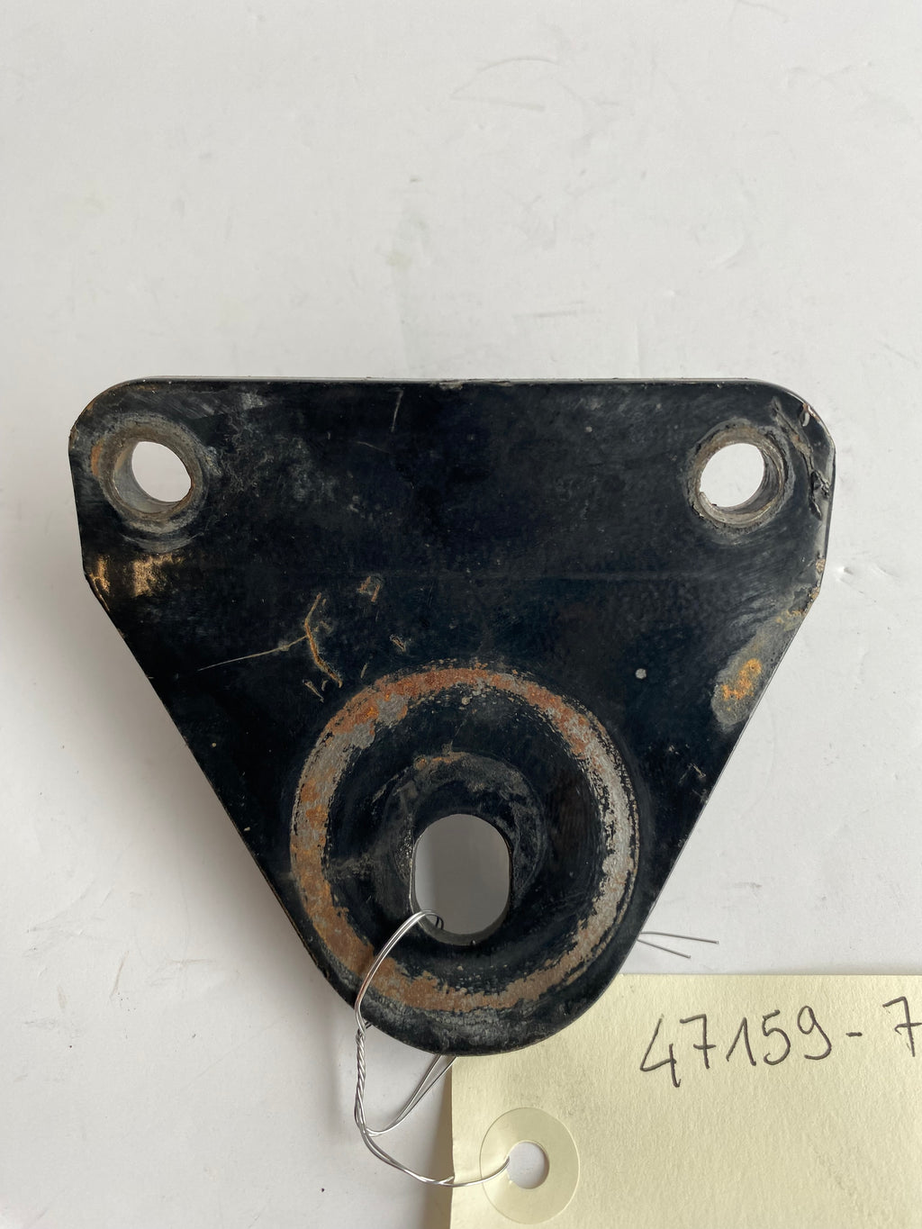 Support moteur inférieur avant Harley Davidson REF OEM 47159-79A