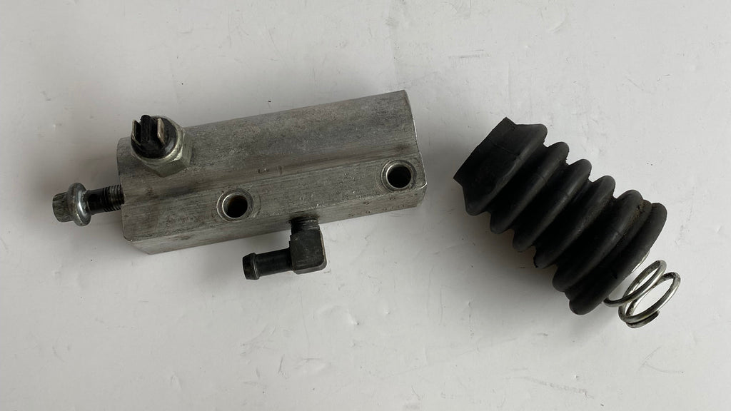 Maitre cylindre de frein arrière Touring Harley Davidson REF OEM 41755-86
