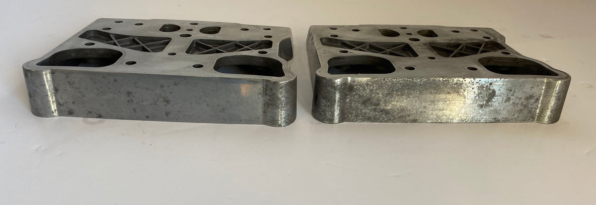 Jeu de 2 caches culbuteurs inférieurs Twin Cam Harley Davidson REF OEM 17574-99A