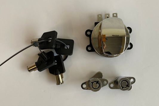 Contacteur à clé avec serrures sacoches + 4 clés Harley Davidson REF OEM 71313-96A