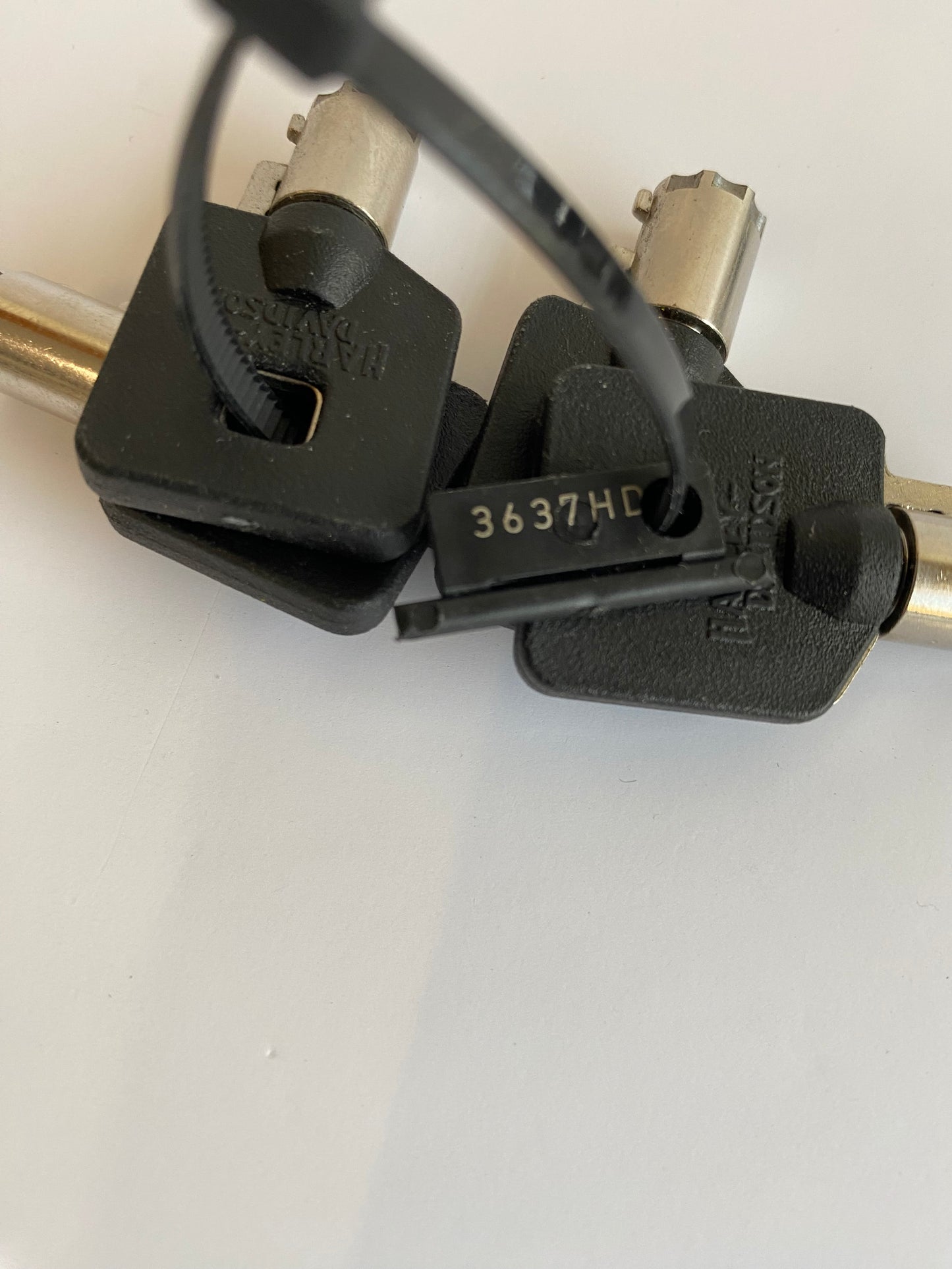 Contacteur à clé avec serrures sacoches + 4 clés Harley Davidson REF OEM 71313-96A