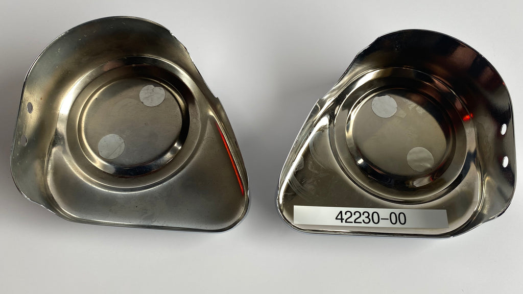 Jeu de caches étriers de frein avant chromé Touring Harley Davidson REF OEM 42230-00