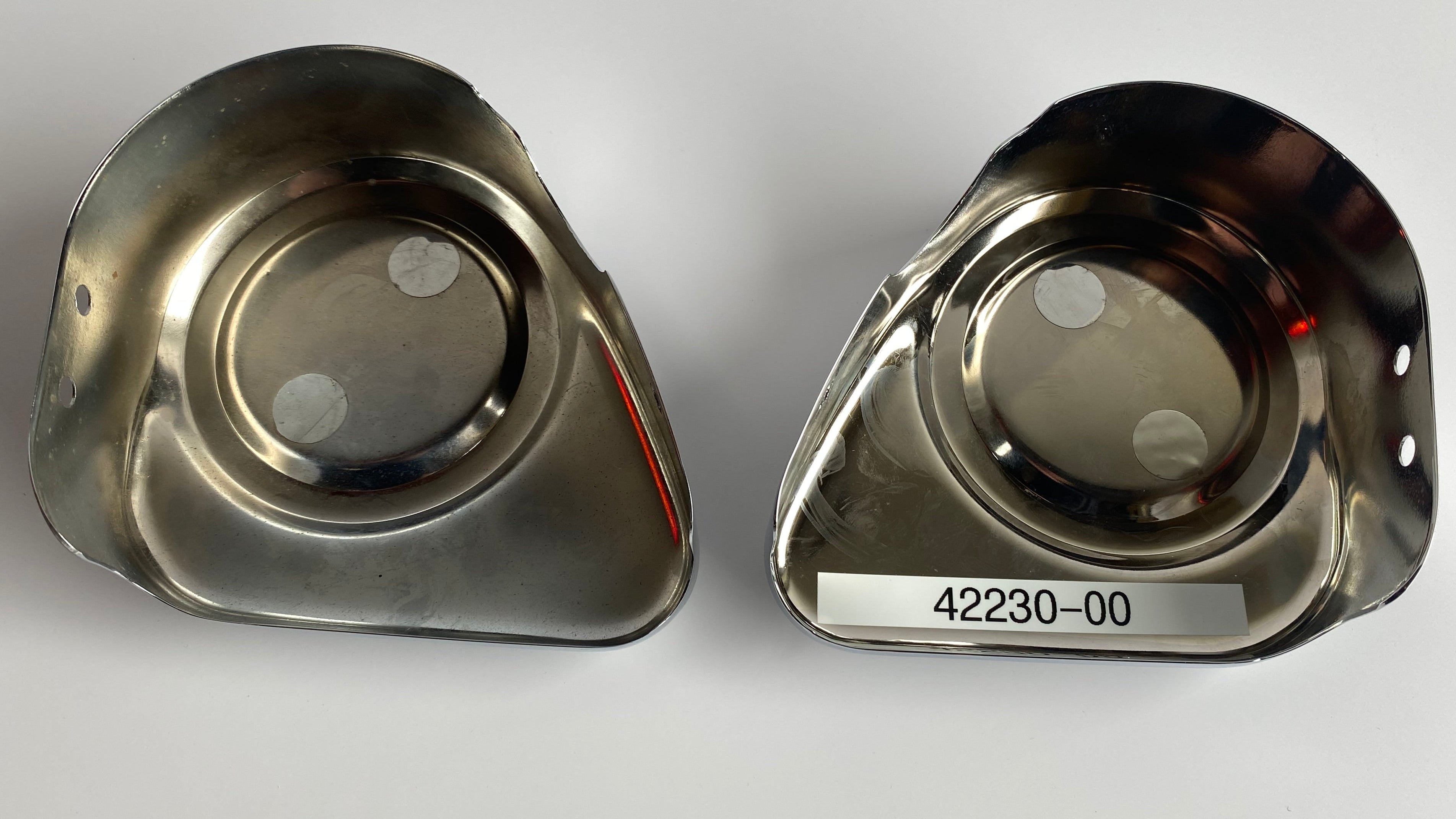 Jeu de caches étriers de frein avant chromé Touring Harley Davidson REF OEM 42230-00