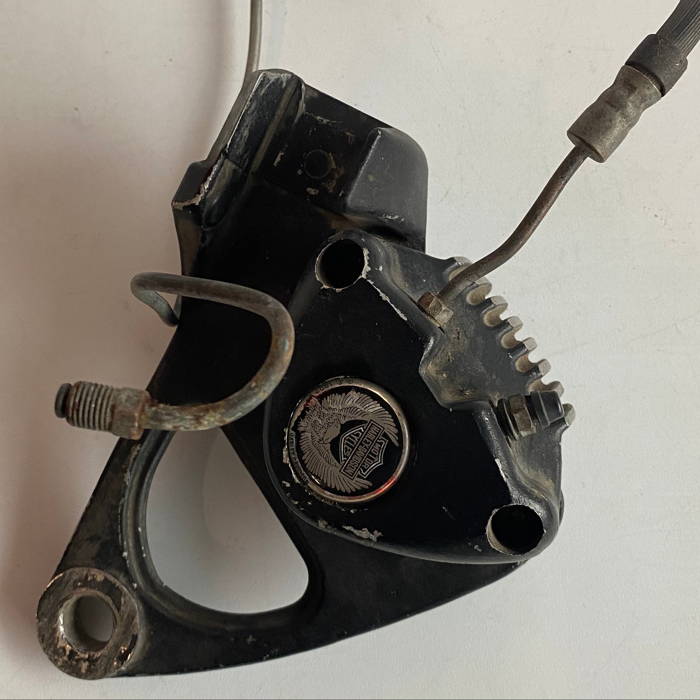 Etrier de frein arrière + support Sportster Harley Davidson REF OEM 40929-82 & 44052-82A