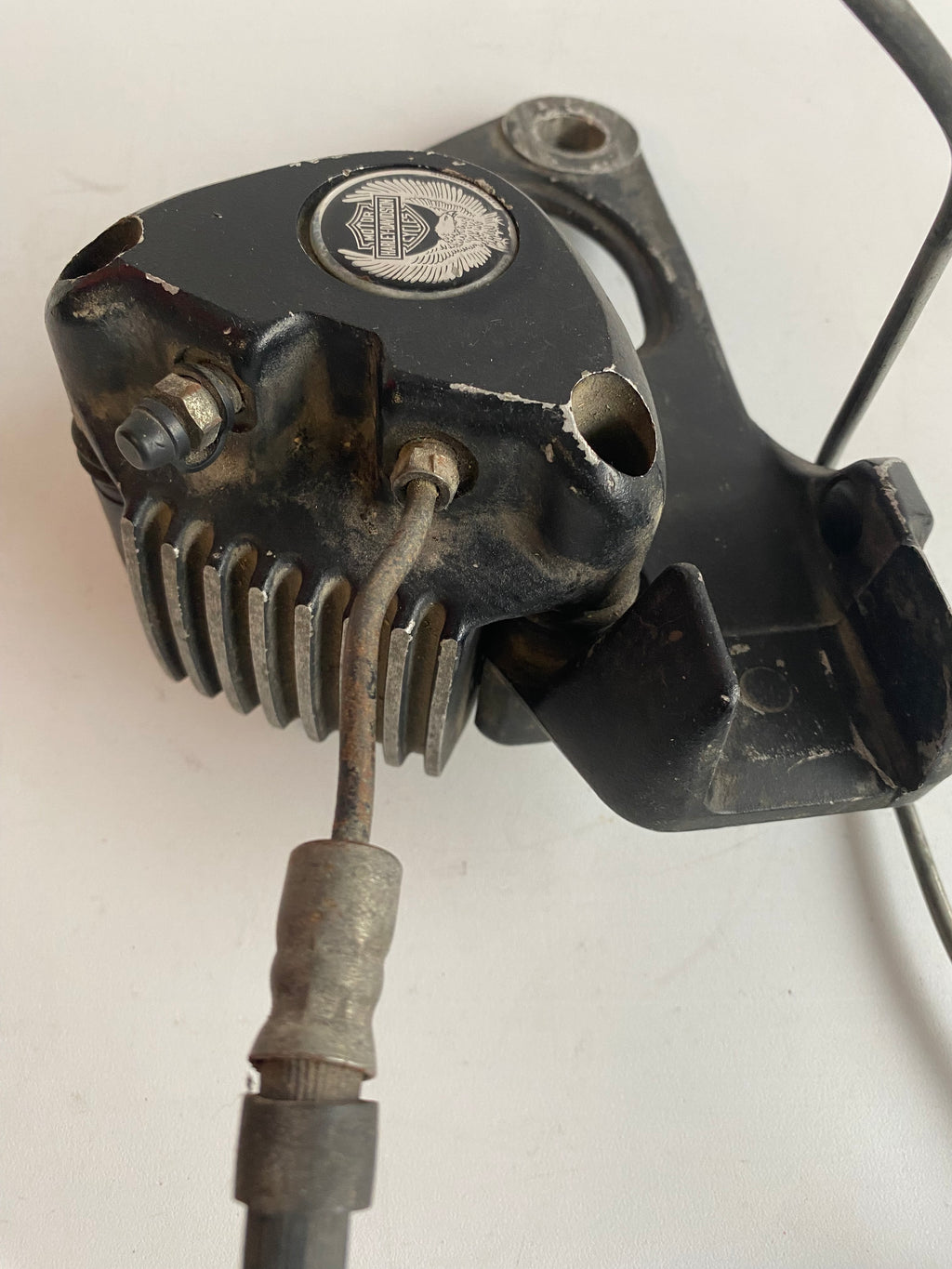 Etrier de frein arrière + support Sportster Harley Davidson REF OEM 40929-82 & 44052-82A