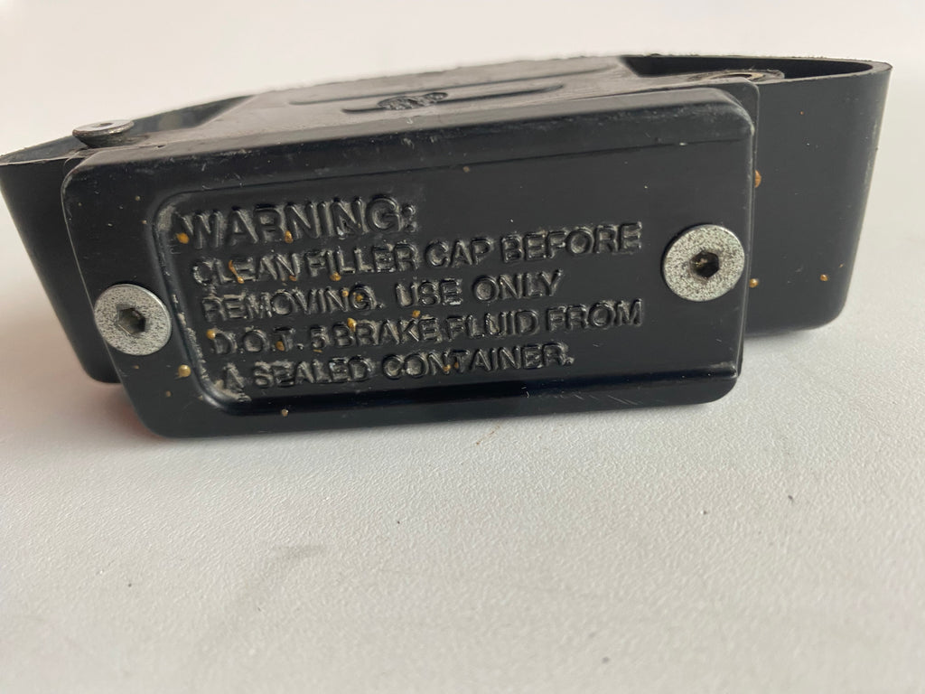 Bocal maitre cylindre de frein arrière Harley Davidson REF OEM 41804-84A