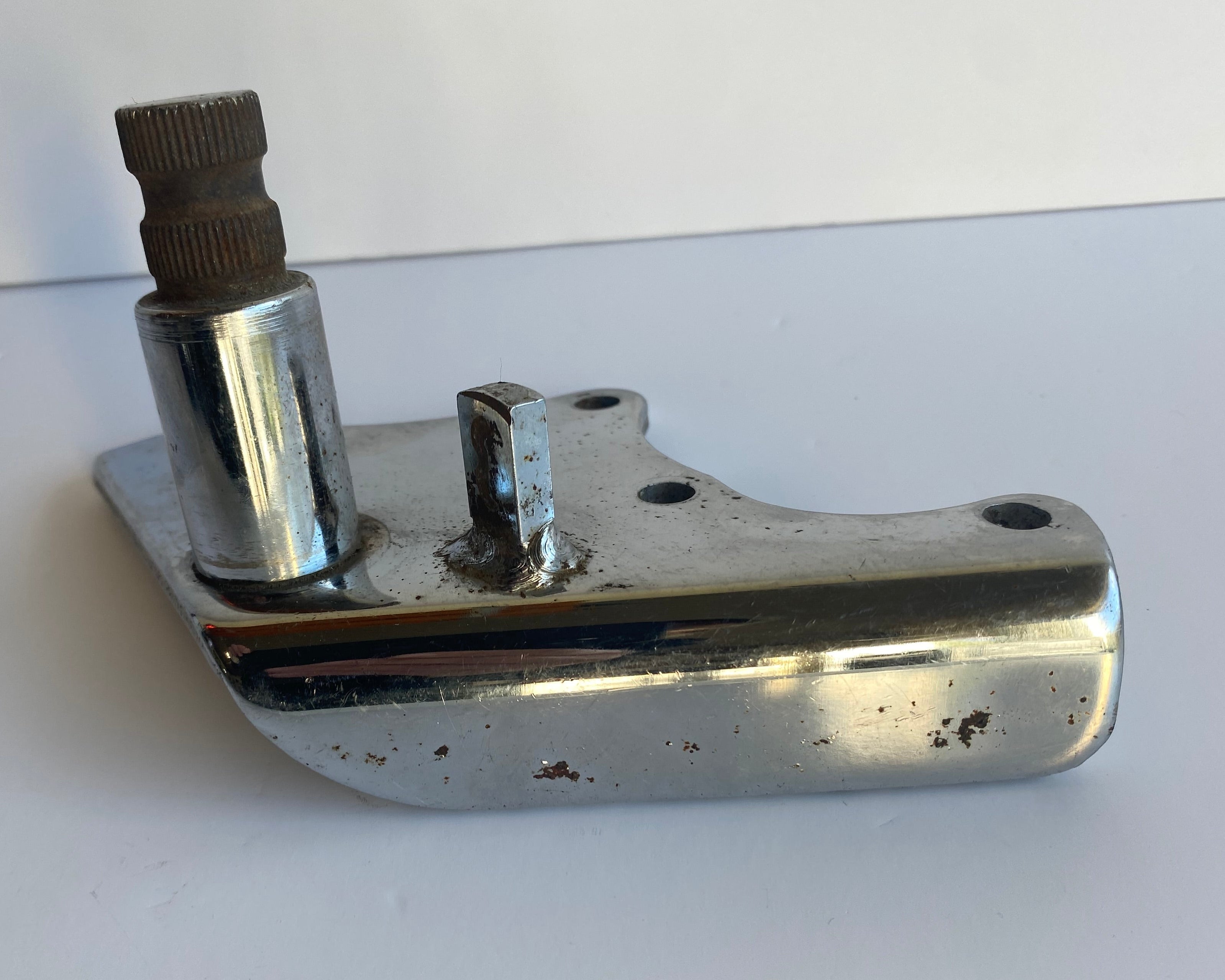 Support cale pied droit pilote Shovelhead FXE Harley Davidson REF 42389-79