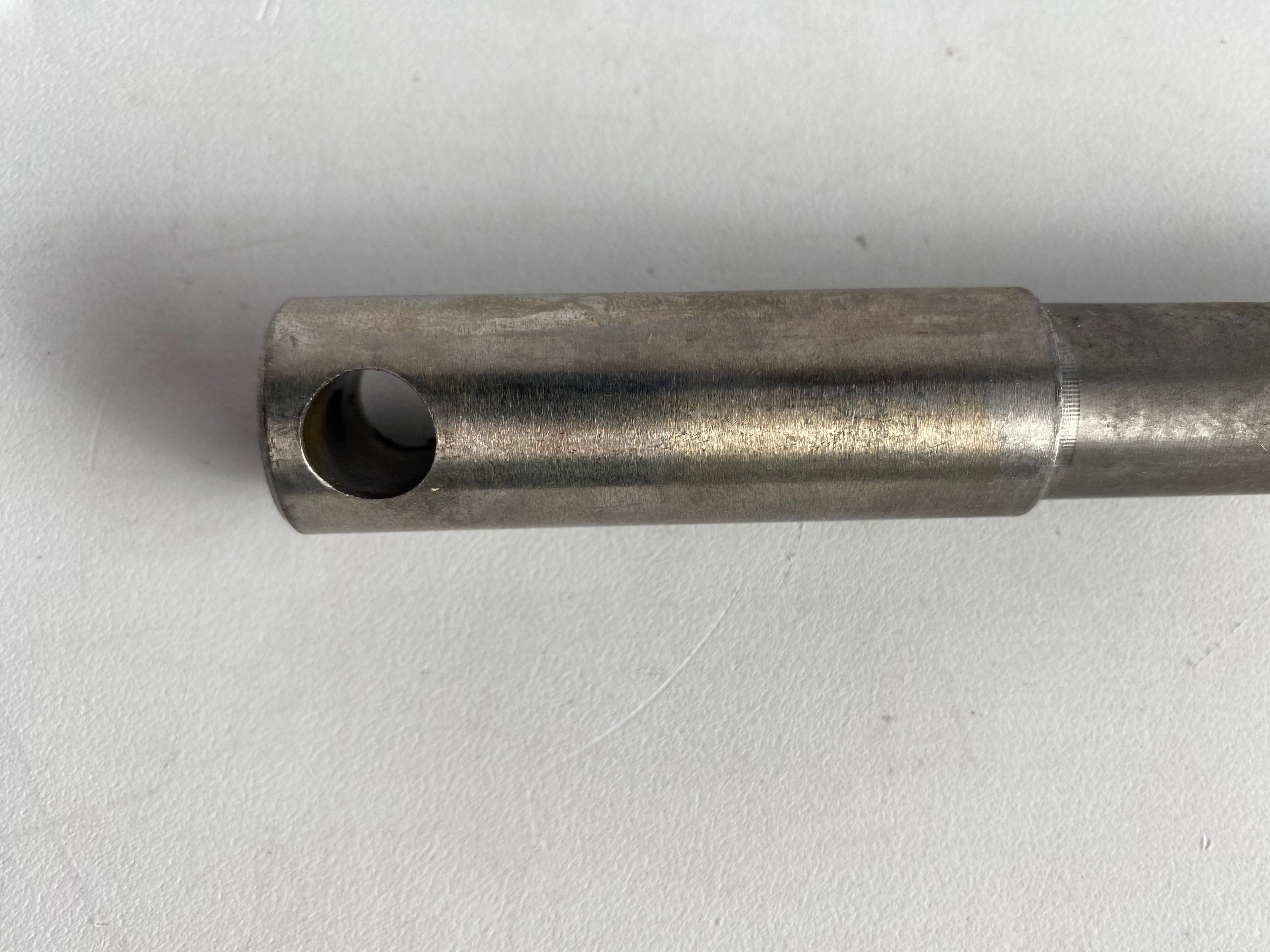 Axe de roue avant 25 cm Harley Davidson REF OEM 43895-87B