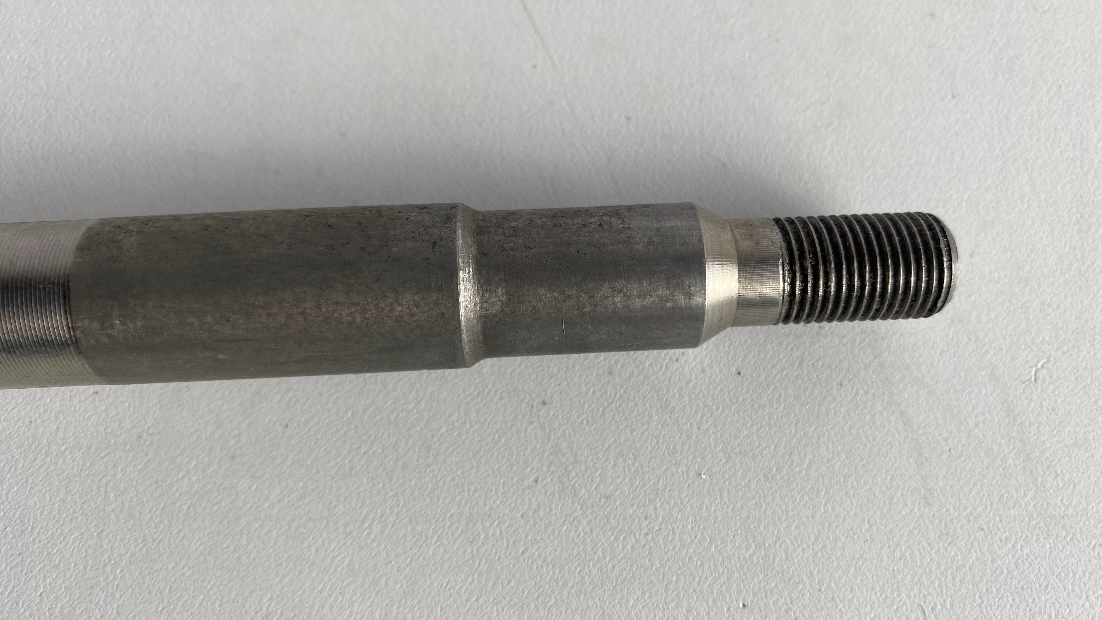 Axe de roue avant 25 cm Harley Davidson REF OEM 43895-87B