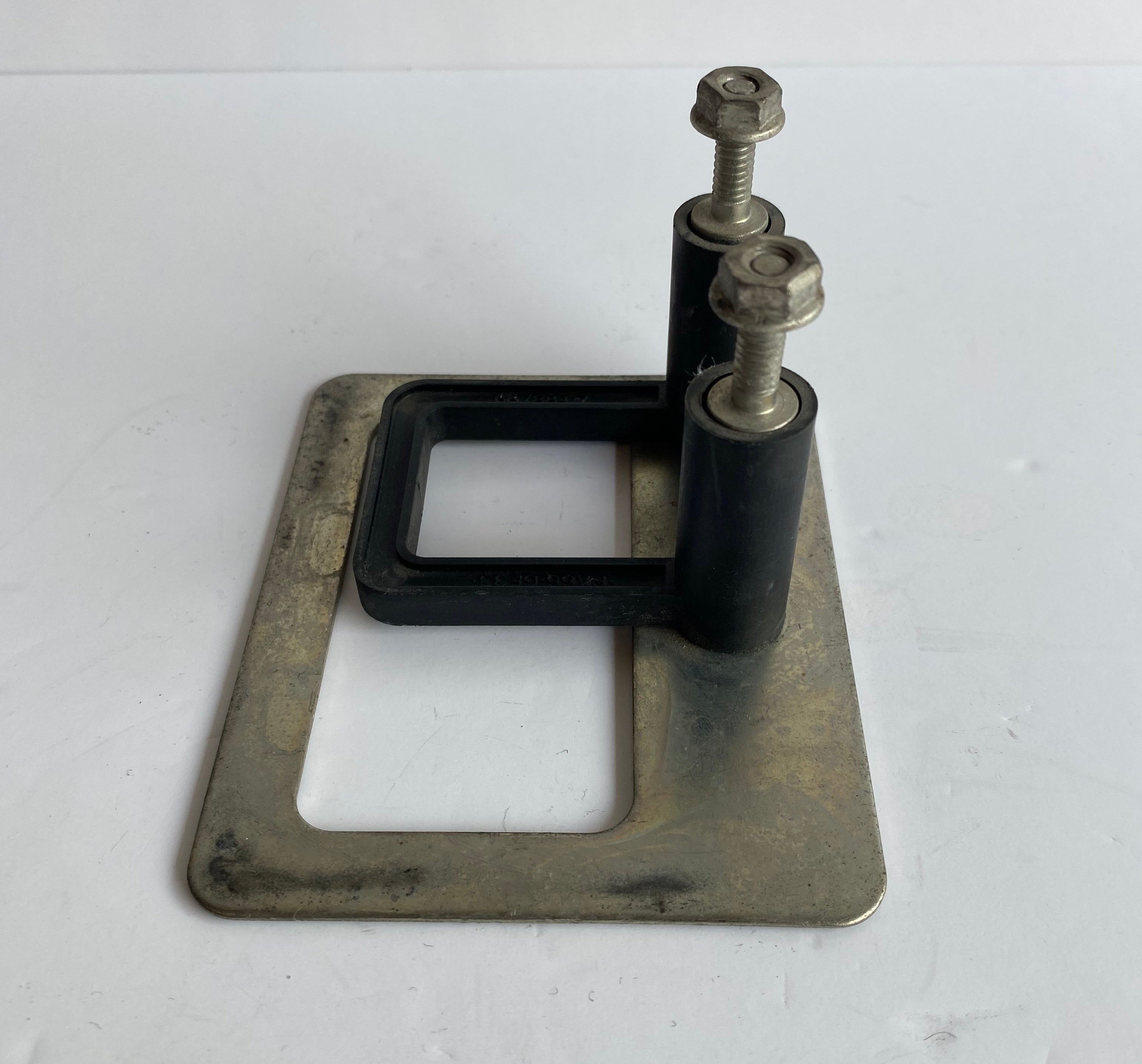 Support moteur valve échappement Touring 2007 Harley Davidson REF OEM 66762-07