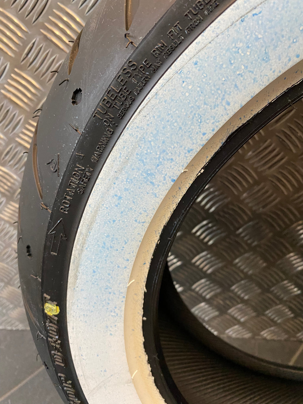 Pneu arrière 180/65-16 81H Dunlop D407 WWW Harley Davidson REF 637834