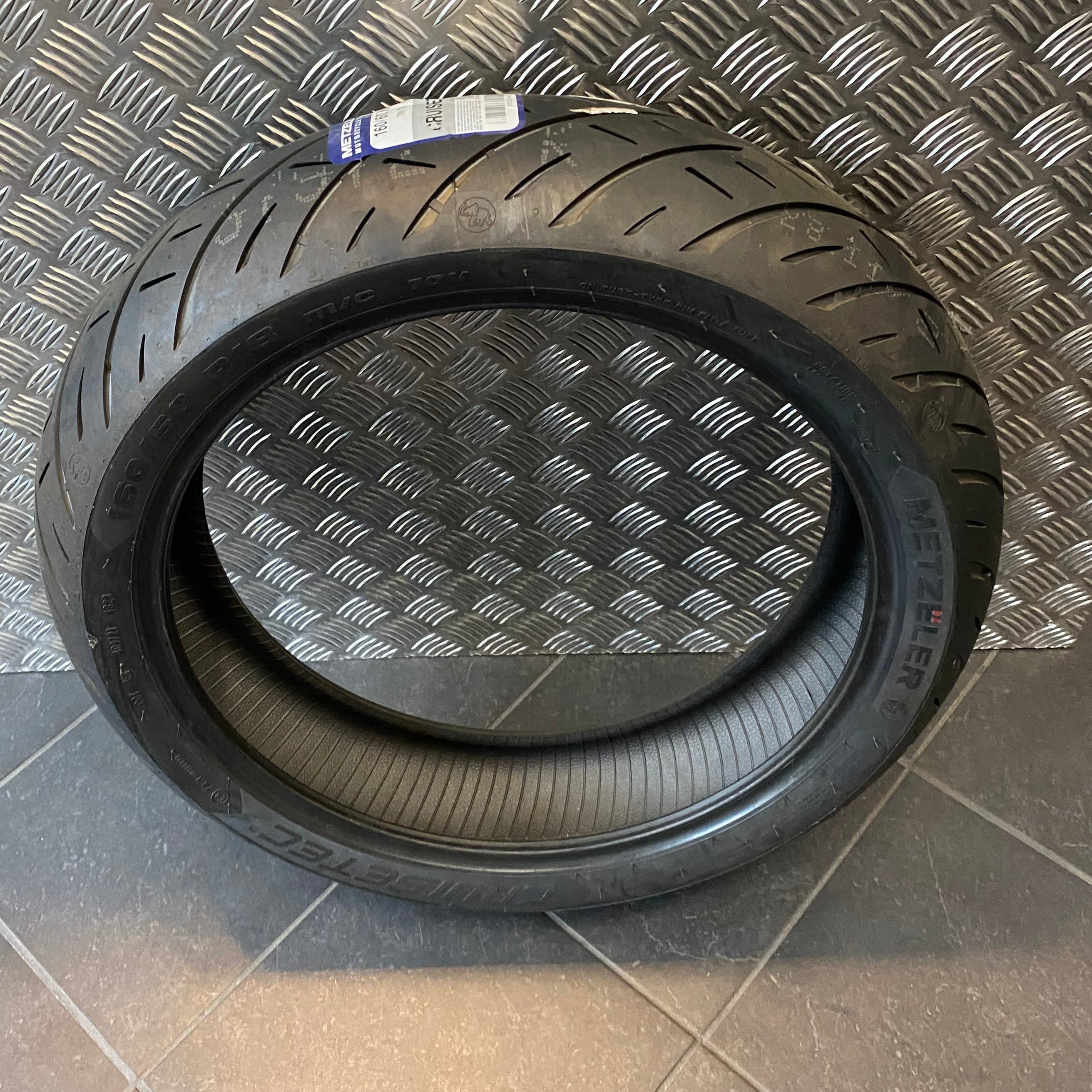 Pneu avant 160/60R18 70V Metzeler Cruisetec Softail Fat Boy Harley Davidson