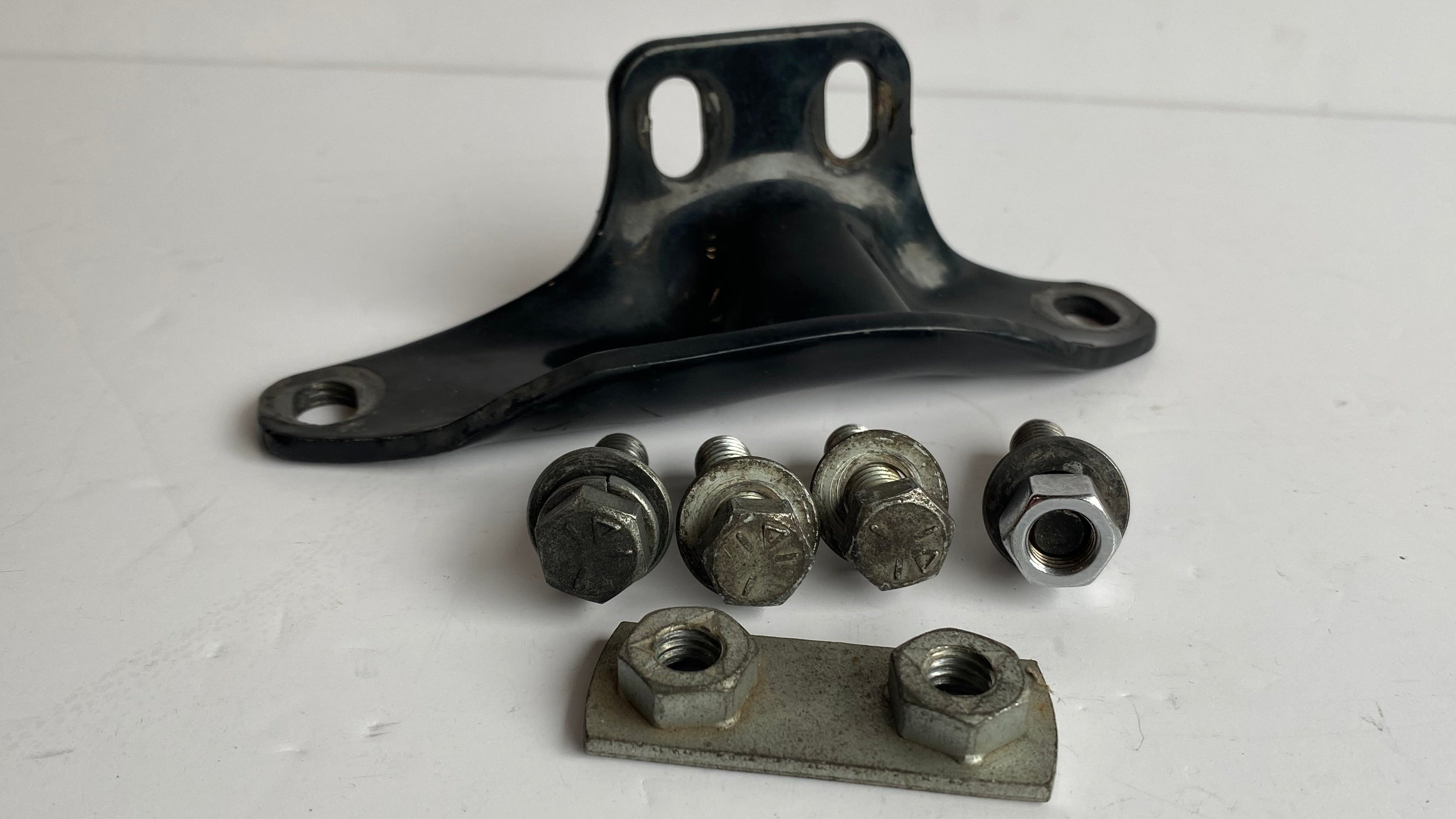 Support moteur supérieur avant Sportster Harley Davidson REF OEM 16214-86