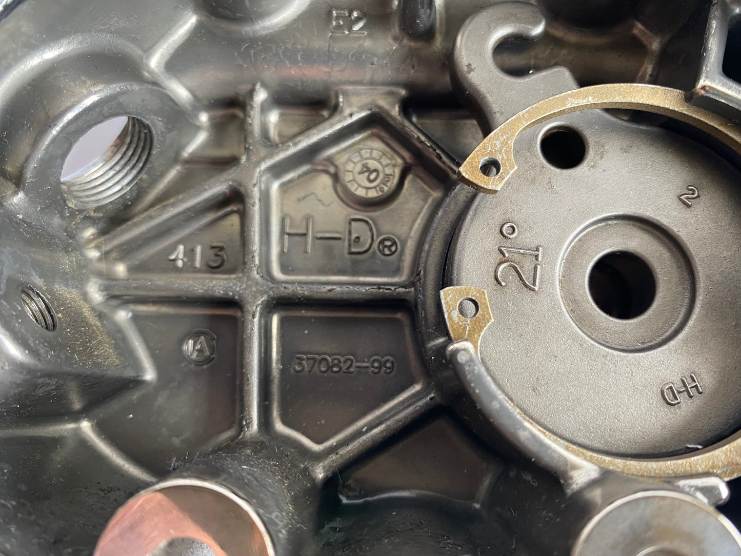 Couvercle latéral boite à 5 vitesses chrome Harley Davidson REF OEM 37105-99