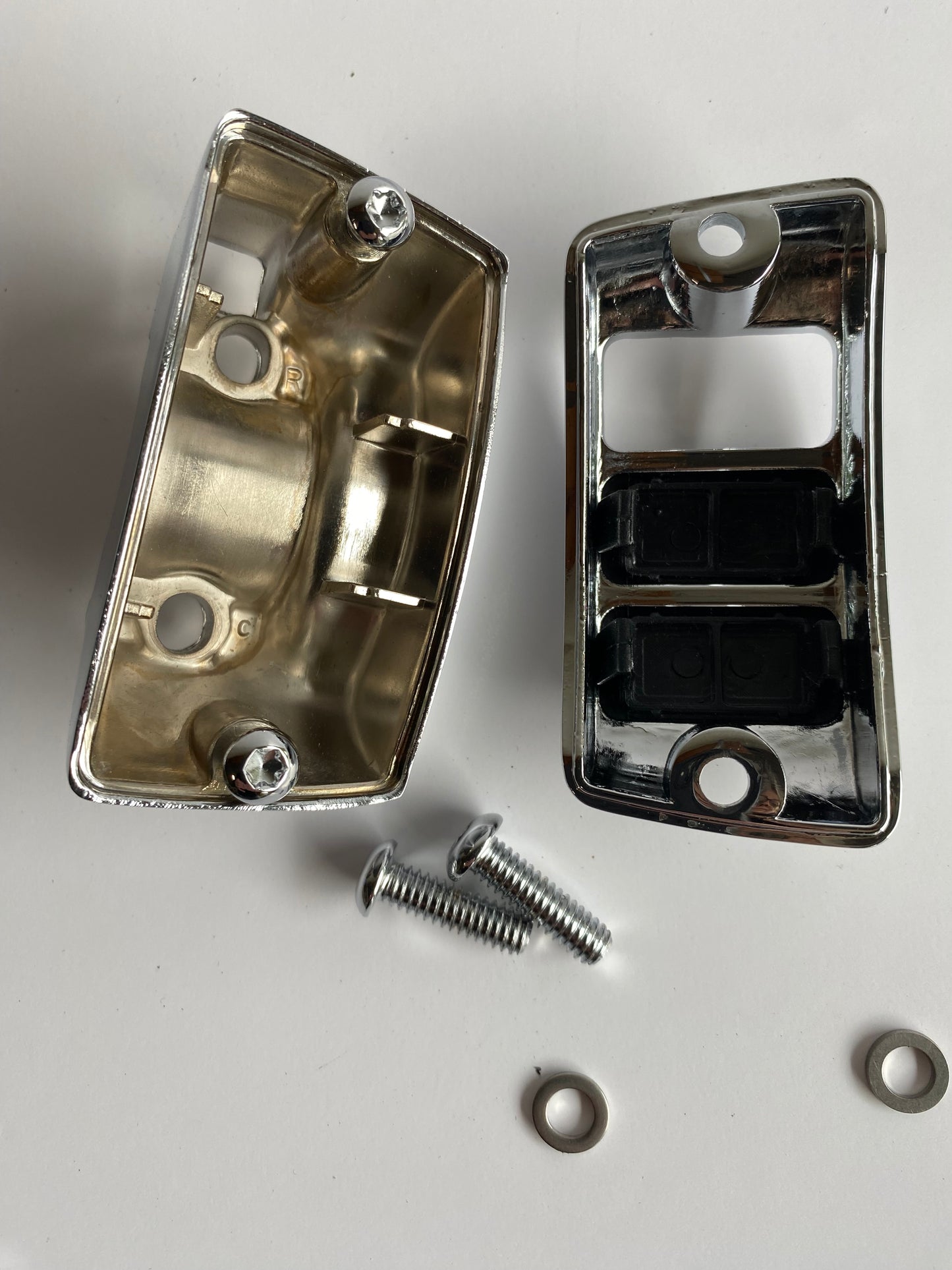Boitier boutons auxiliaire chrome coté droit Harley Davidson REF 70255-02B