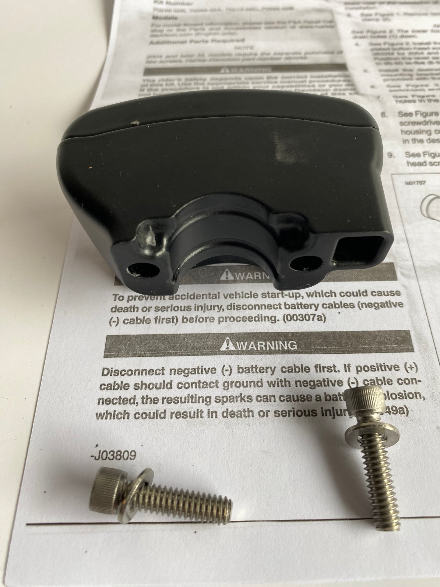 Boitier boutons auxiliaires noir coté gauche Harley Davidson REF 70248-02B
