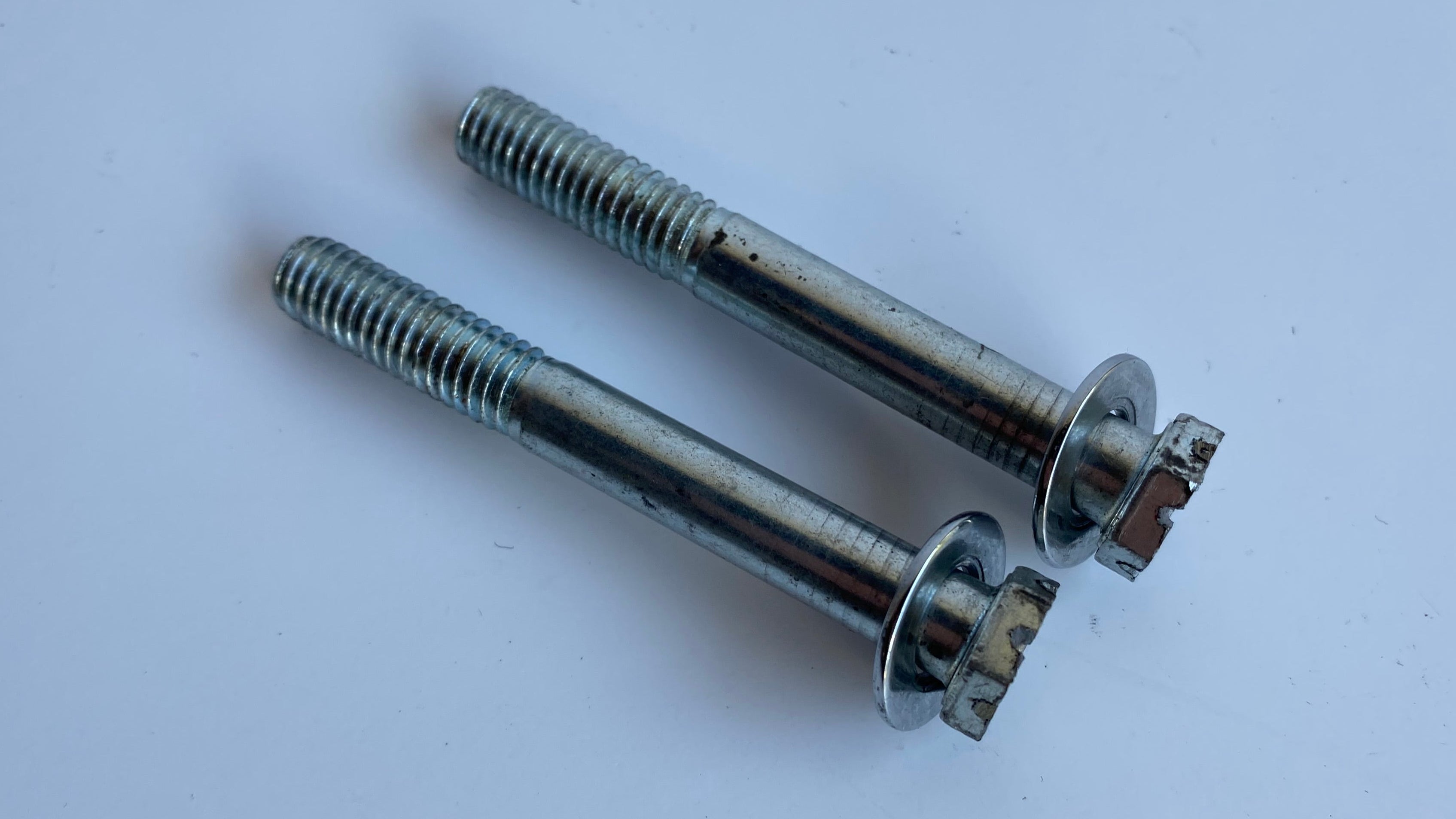 Jeu de 2 vis reniflard d'huile culasse 3/8-16 x 3" Harley Davidson