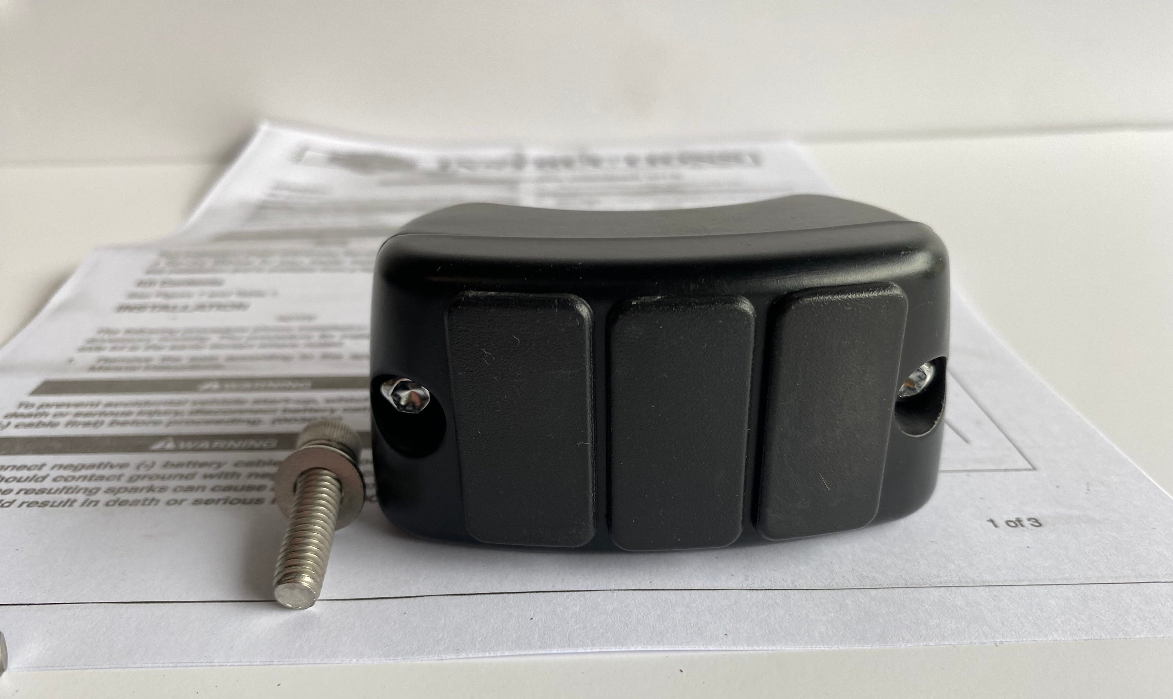 Boitier boutons auxiliaires noir coté gauche Harley Davidson REF 70248-02B