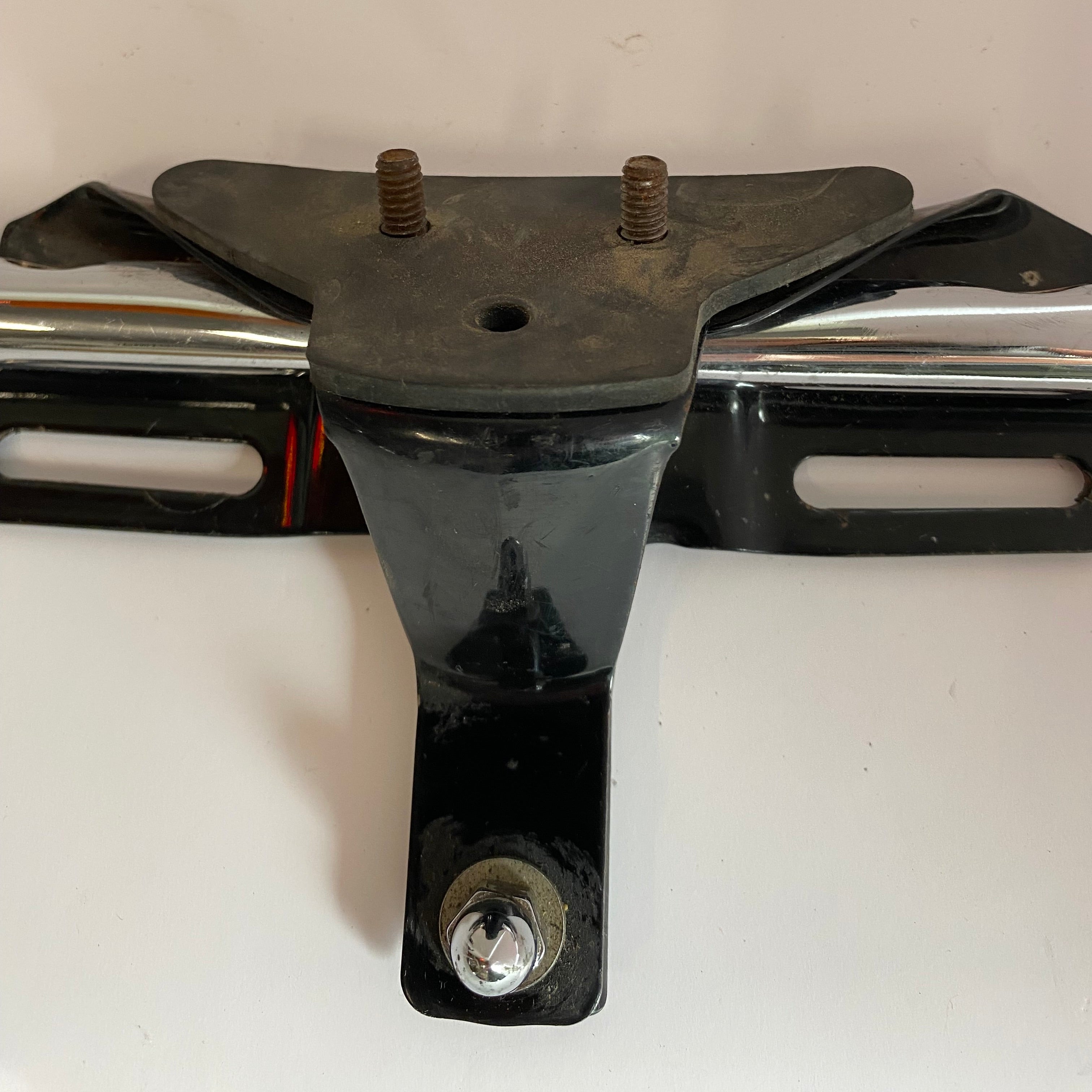 Support de clignotants arrière + plaque immatriculation Dyna & FXR Harley Davidson REF 68430-89A