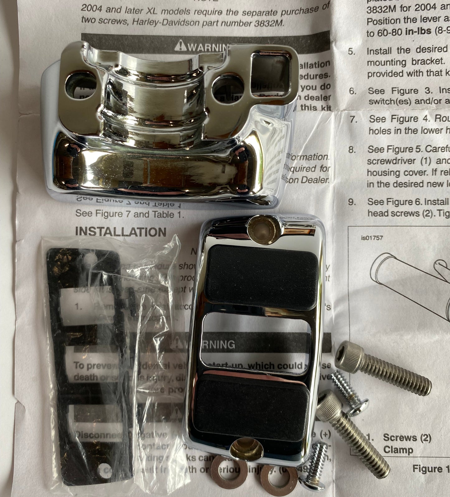 Boitier boutons auxiliaires chrome coté gauche Harley Davidson REF 70213-02C