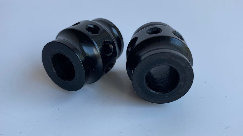 Jeu de 2 entretoises noires reniflards filtre à air culasses Harley Davidson