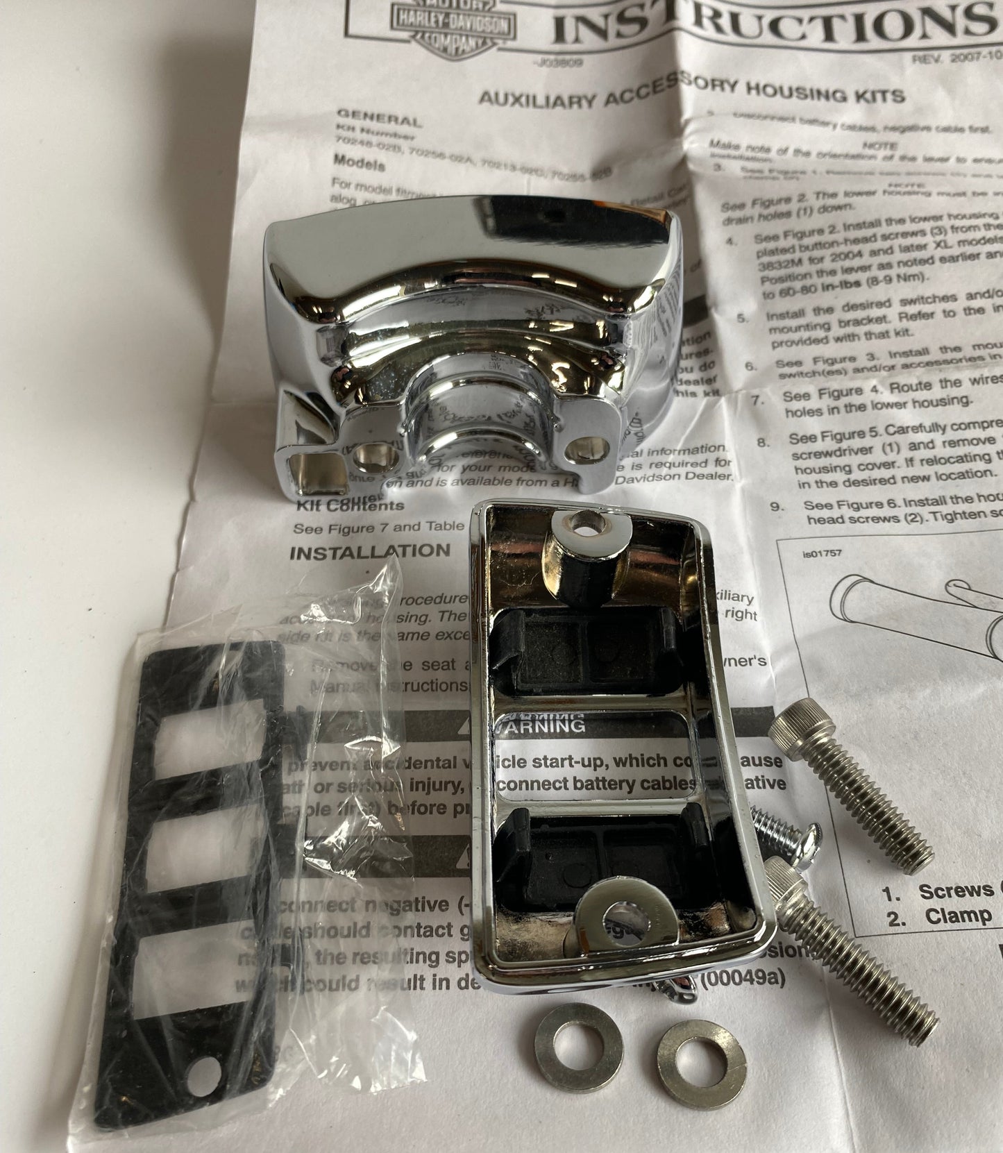 Boitier boutons auxiliaires chrome coté gauche Harley Davidson REF 70213-02C