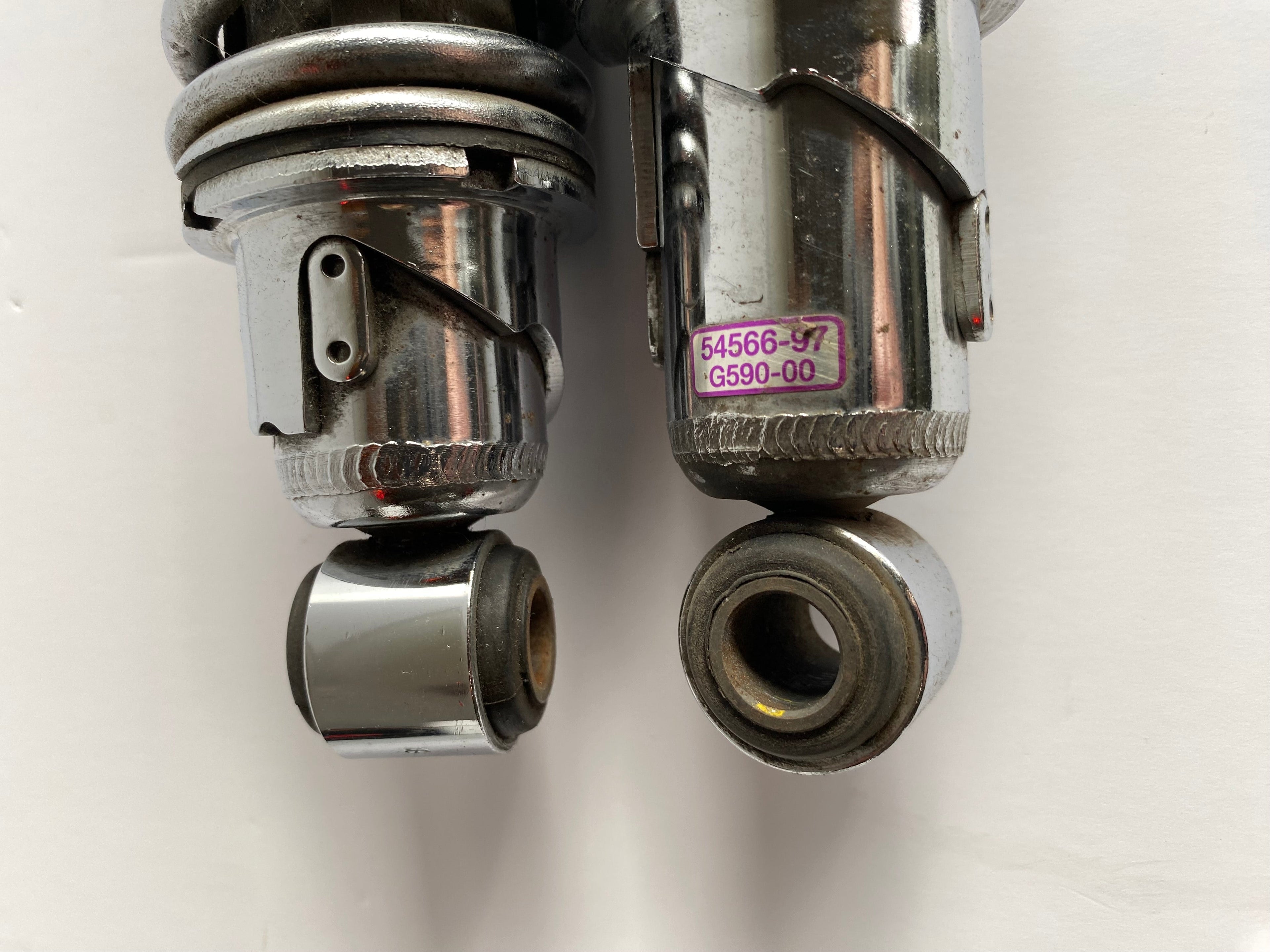 Jeu d'amortisseurs chromés Sportster Harley Davidson REF OEM 54566-97