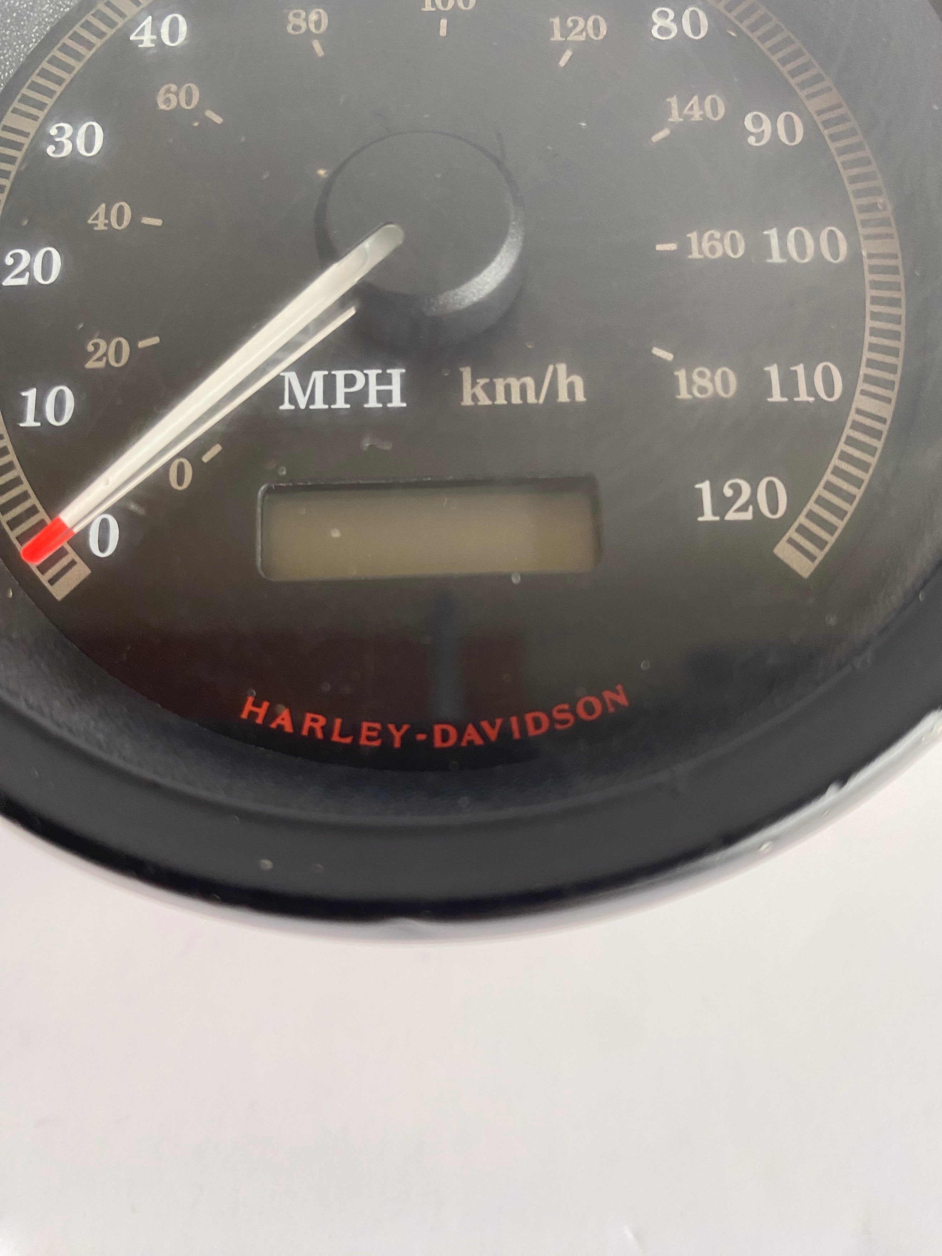 Compteur de vitesses en miles et km/h 4 pouces Harley Davidson REF OEM 67290-98A