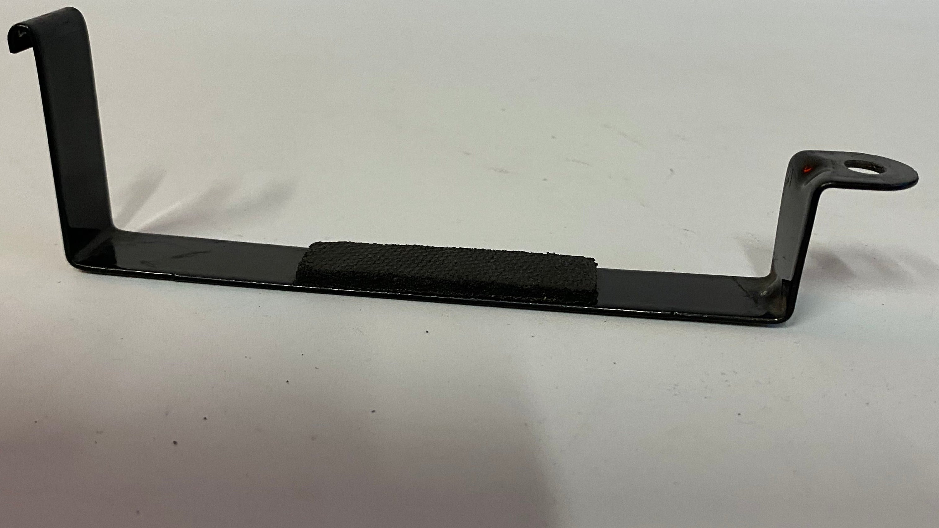 Barre de maintien de batterie Sportster Harley Davidson REF OEM 66000032