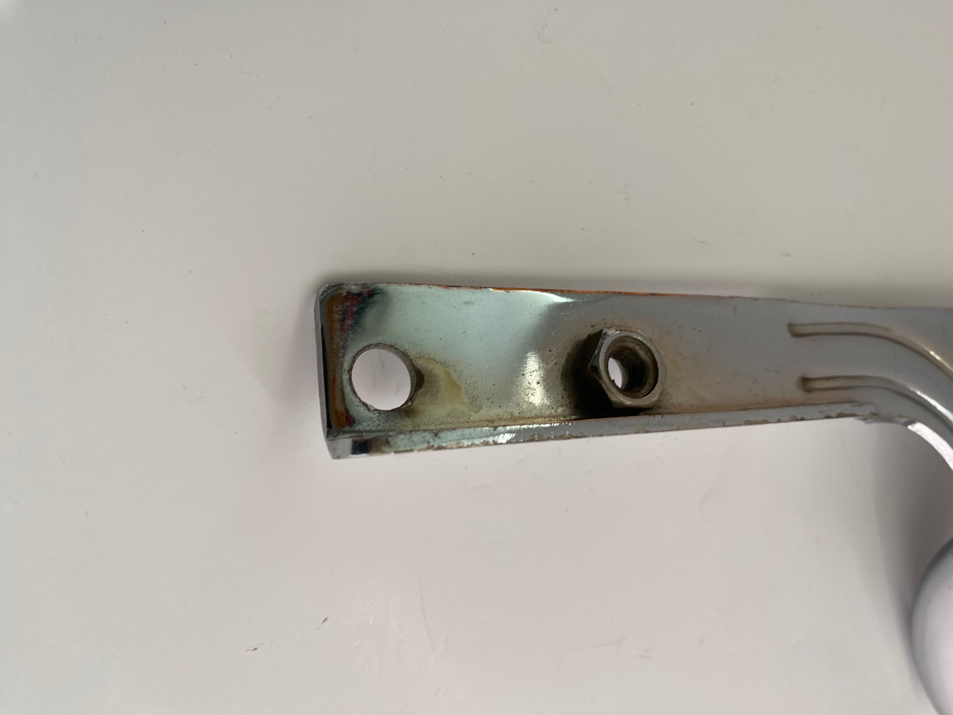 Support droit chromé de phares additionnels Shovelhead Harley Davidson REF OEM 68604-62