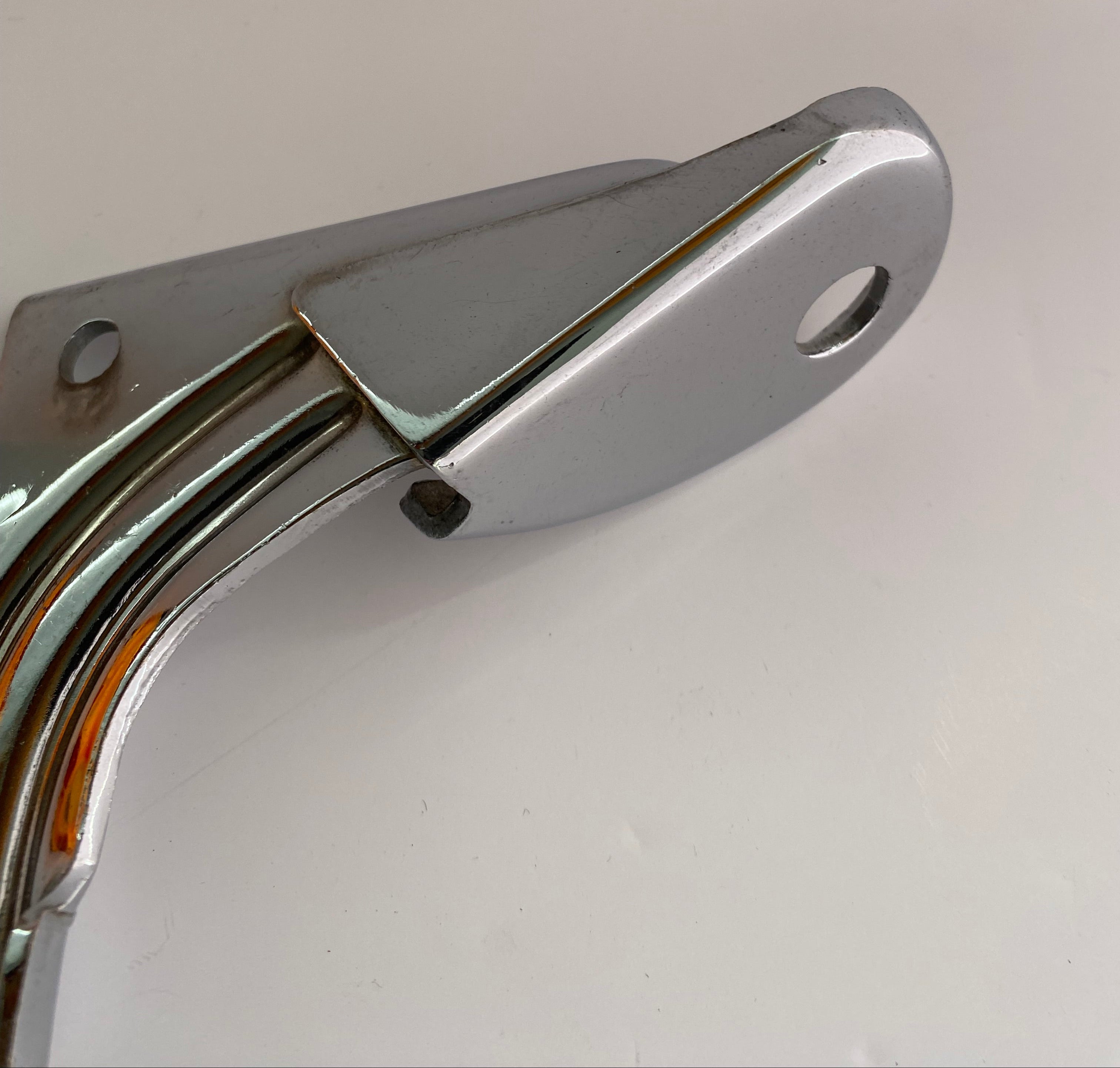 Support droit chromé de phares additionnels Shovelhead Harley Davidson REF OEM 68604-62