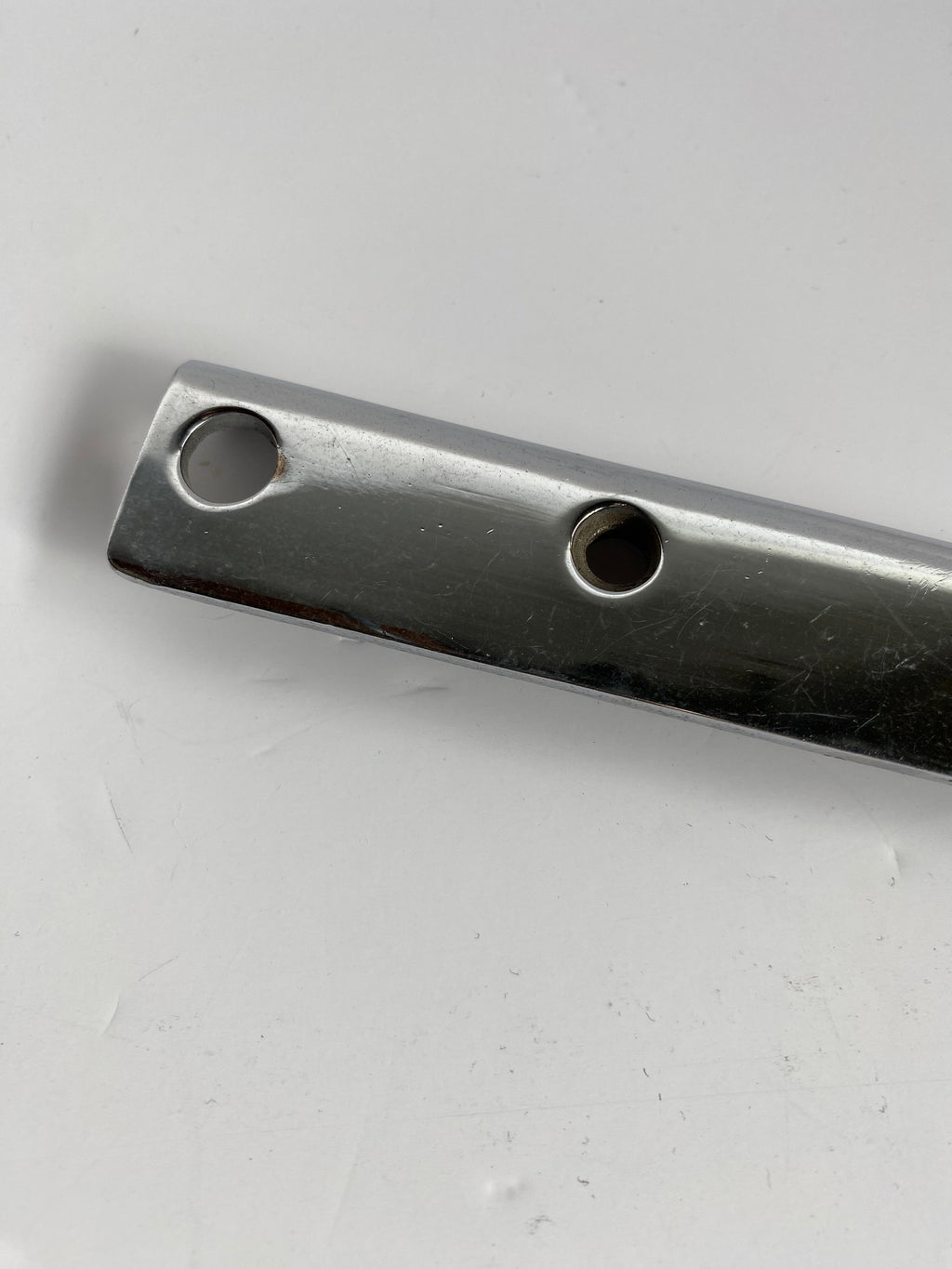 Support droit chromé de phares additionnels Shovelhead Harley Davidson REF OEM 68604-62