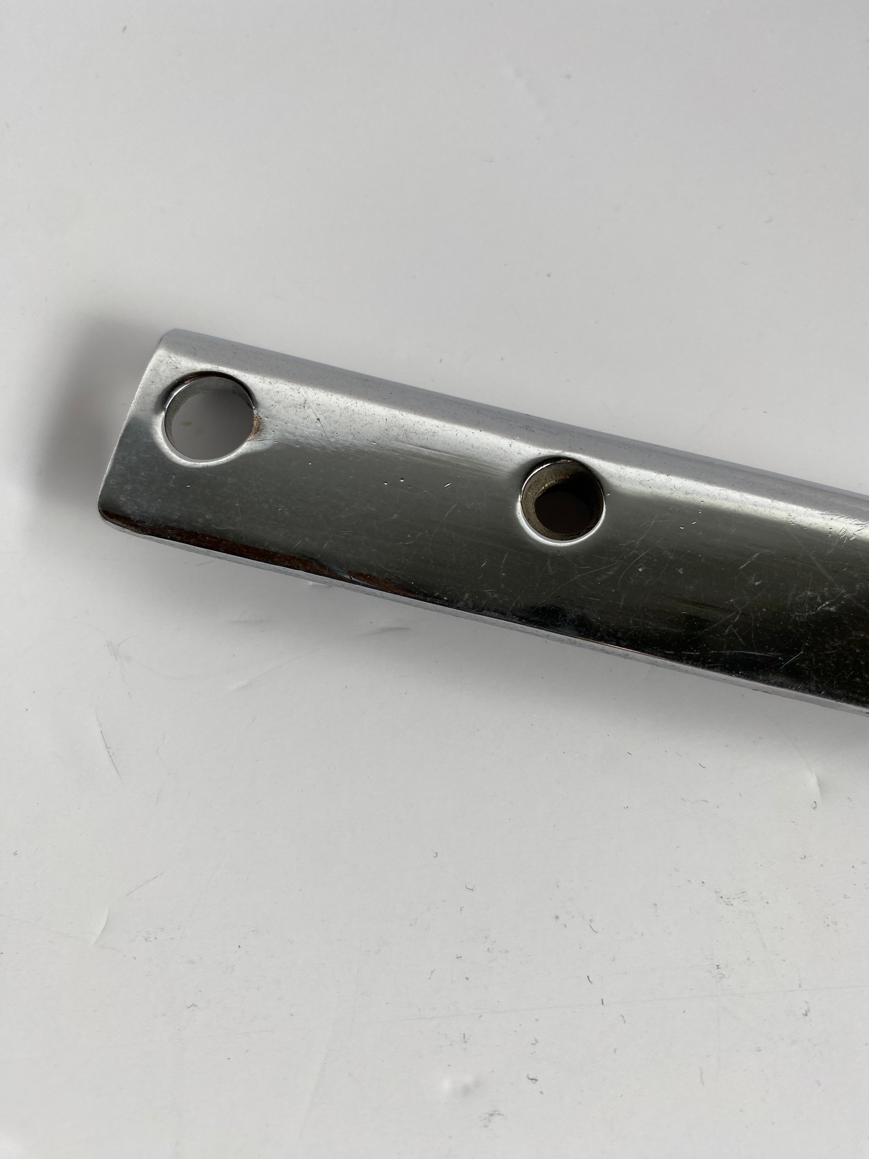 Support droit chromé de phares additionnels Shovelhead Harley Davidson REF OEM 68604-62