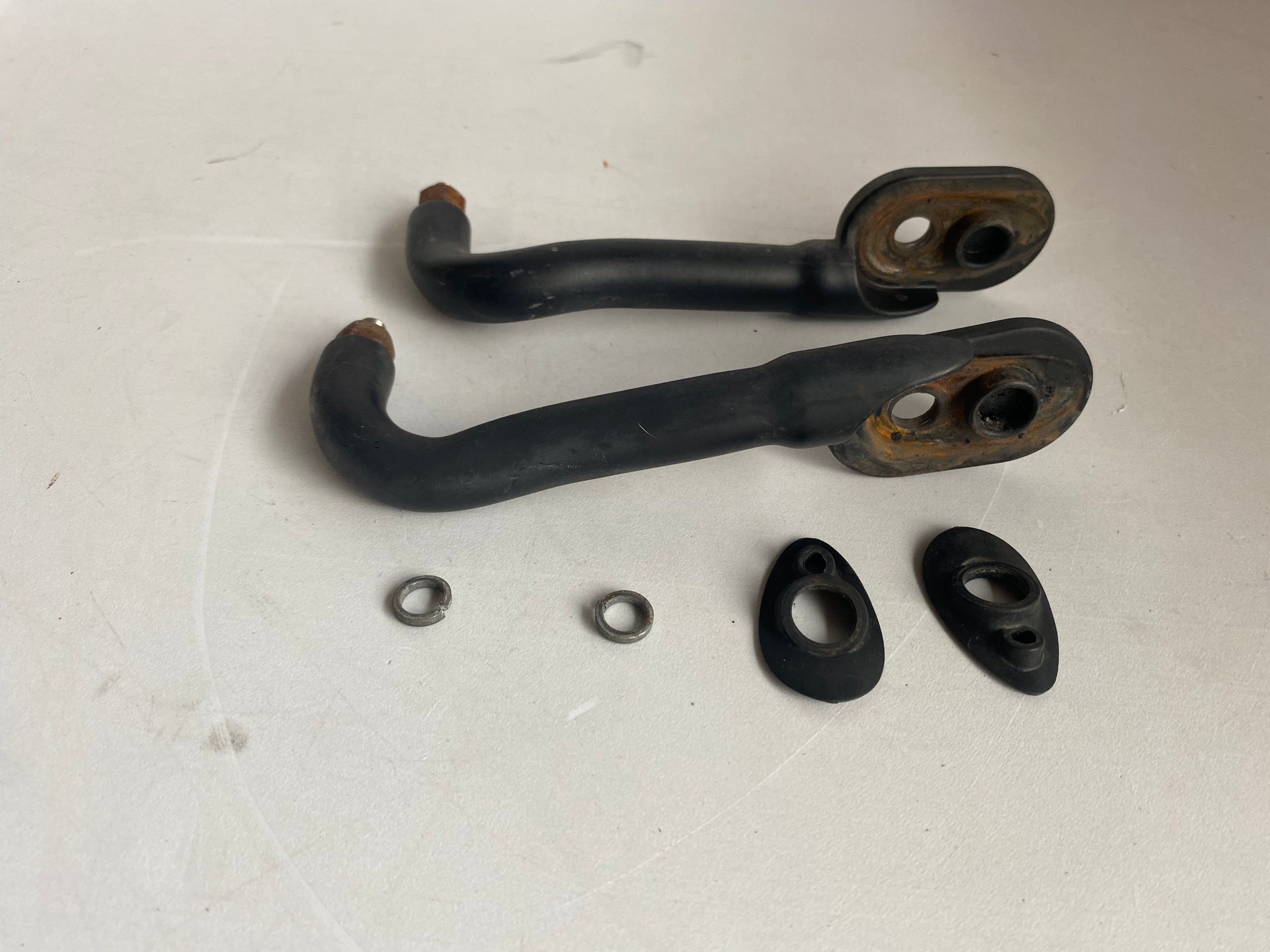 Set verlegter hinterer Blinkerhalterungen Dyna Harley Davidson REF 68227-09