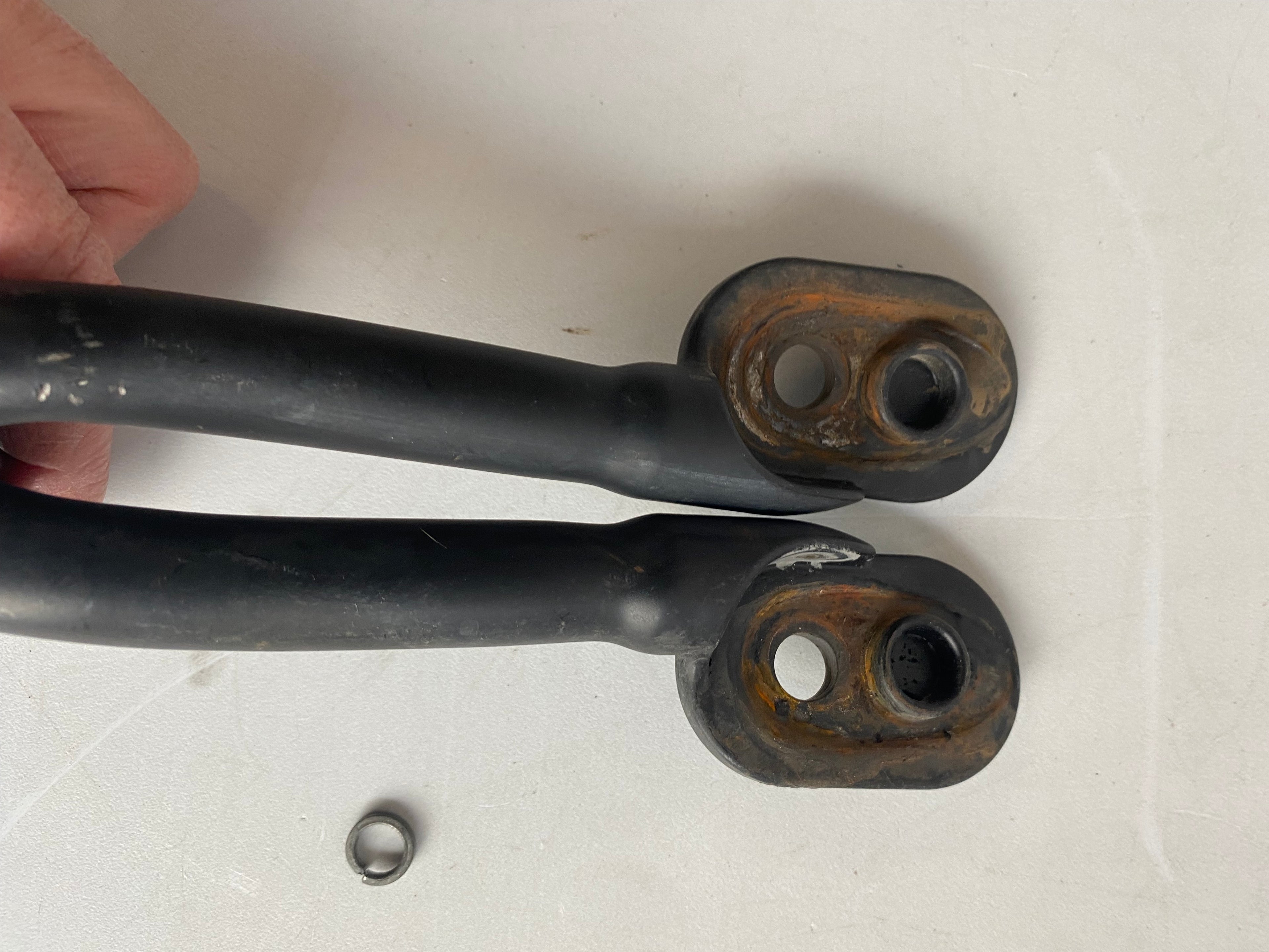 Set verlegter hinterer Blinkerhalterungen Dyna Harley Davidson REF 68227-09