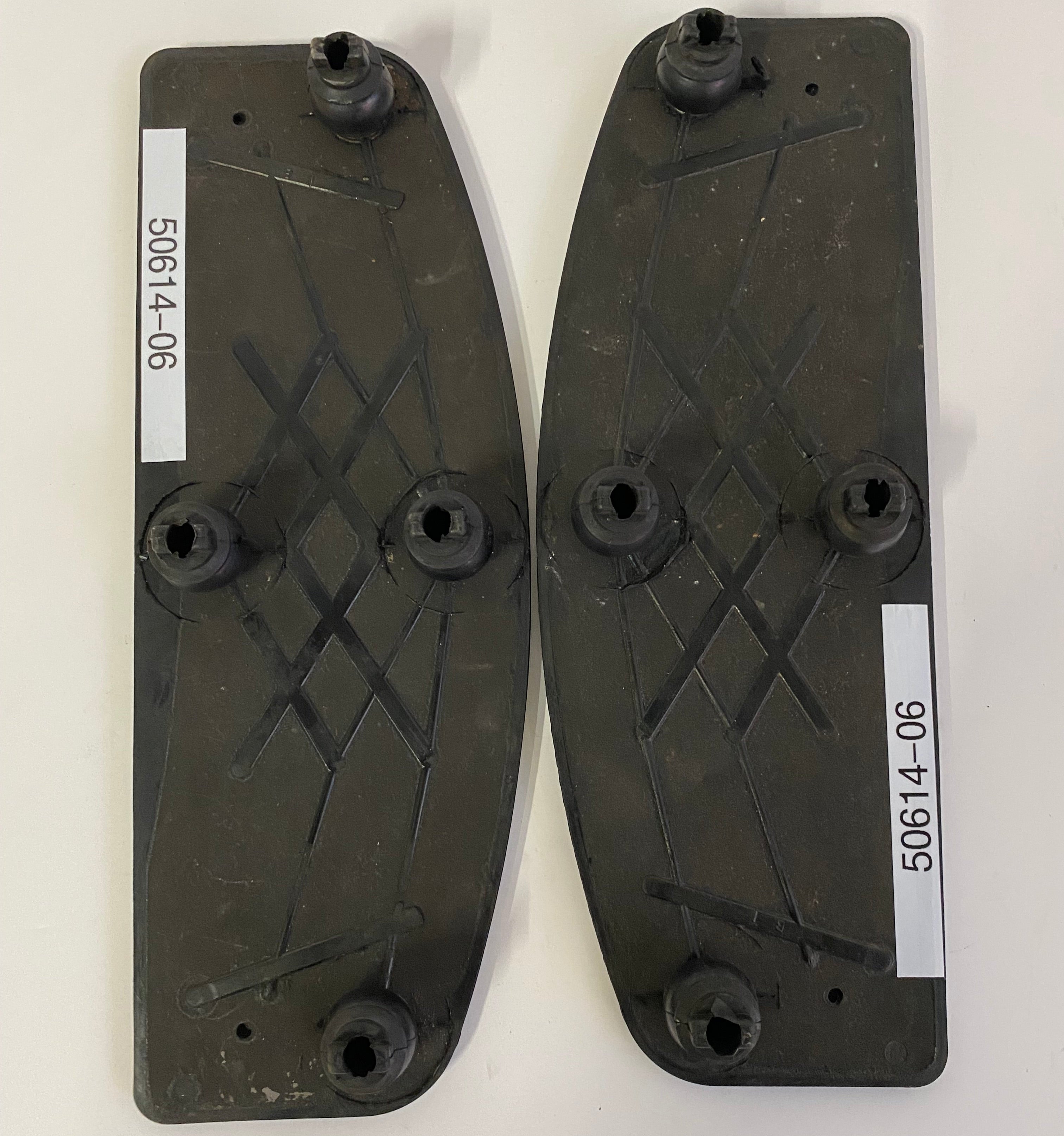 Jeu inserts de marches pieds pilote Harley Davidson REF OEM 50614-06