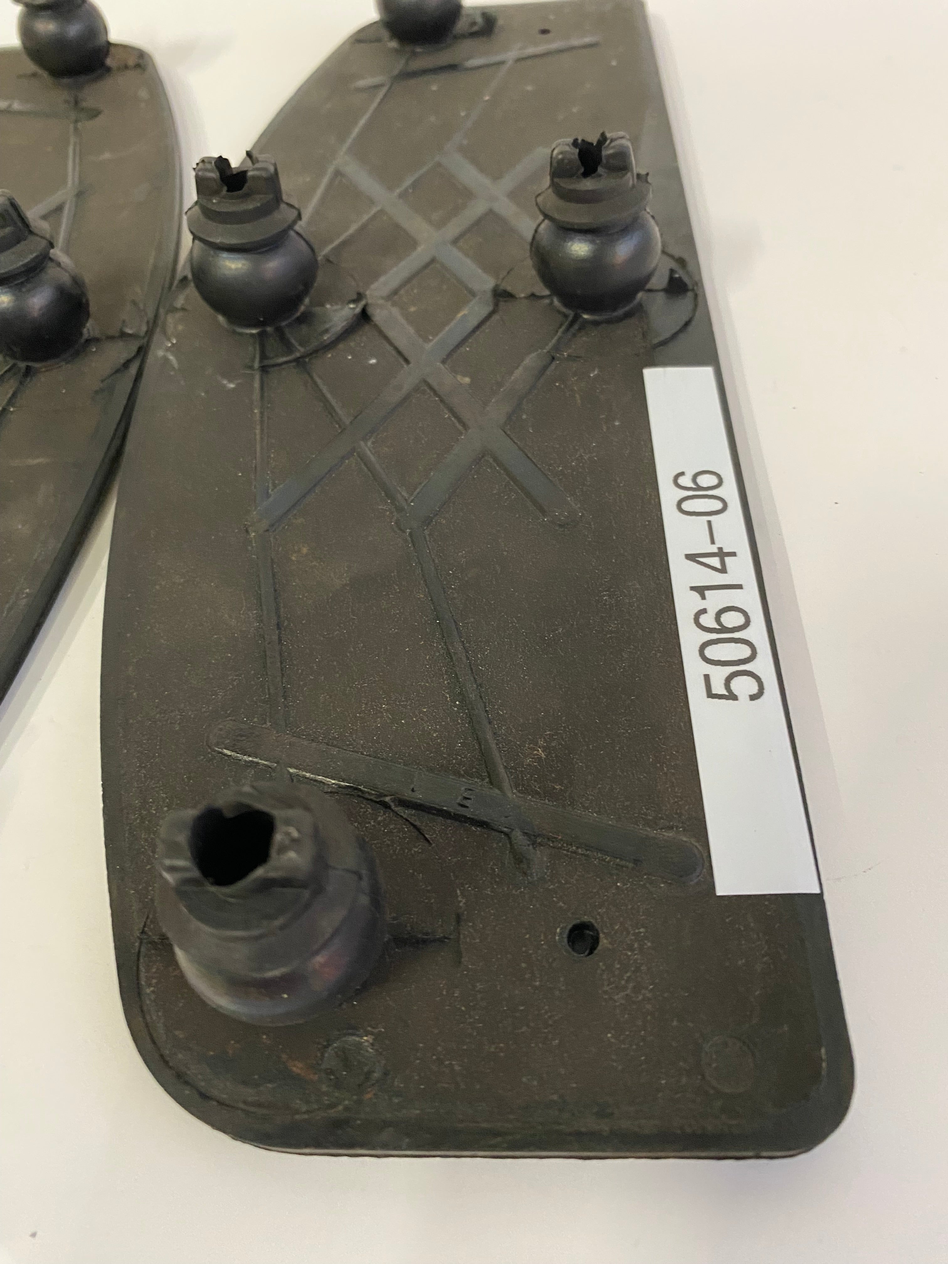 Jeu inserts de marches pieds pilote Harley Davidson REF OEM 50614-06